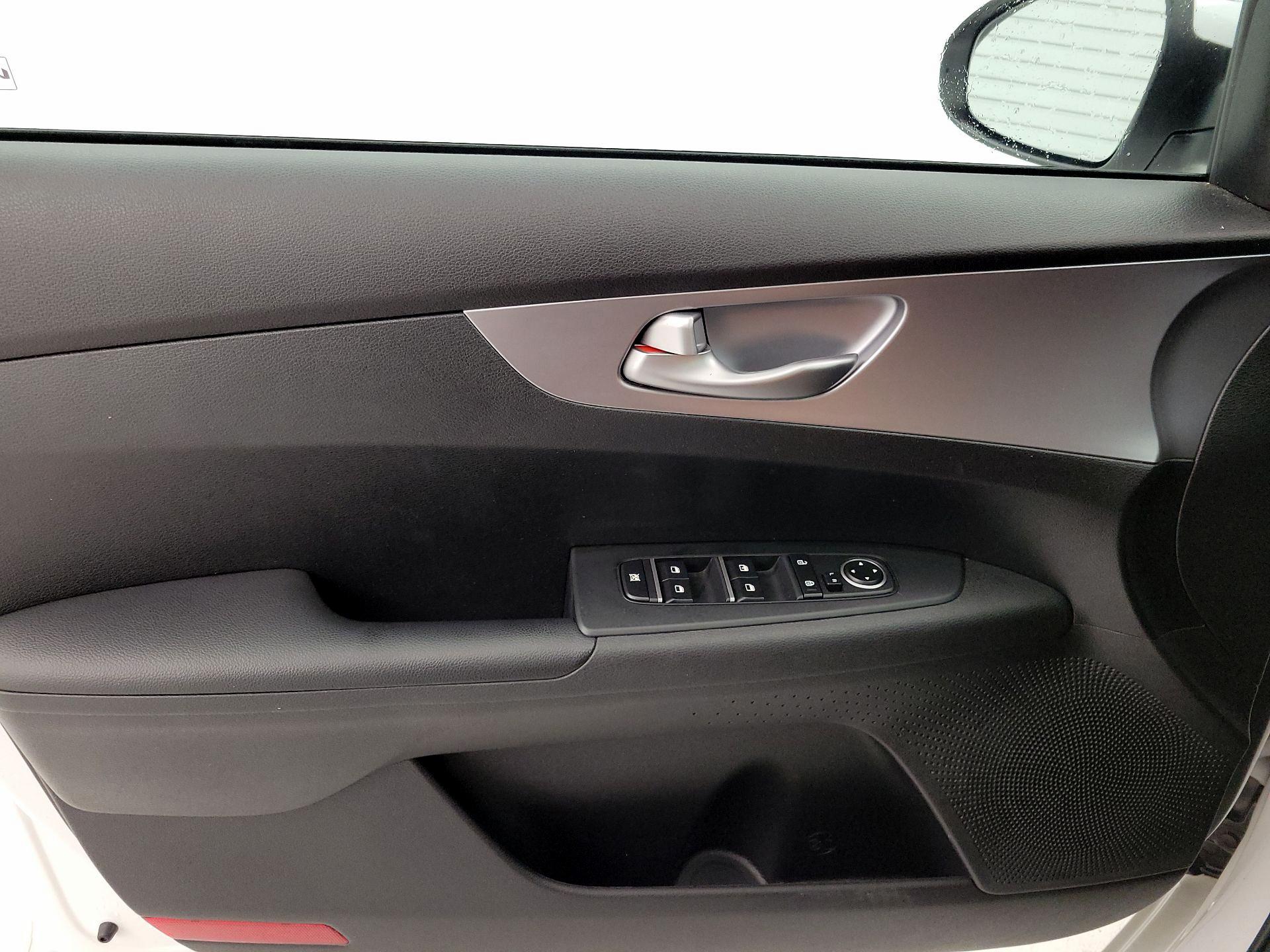 Thumbnail: 2023 Kia Forte - 12