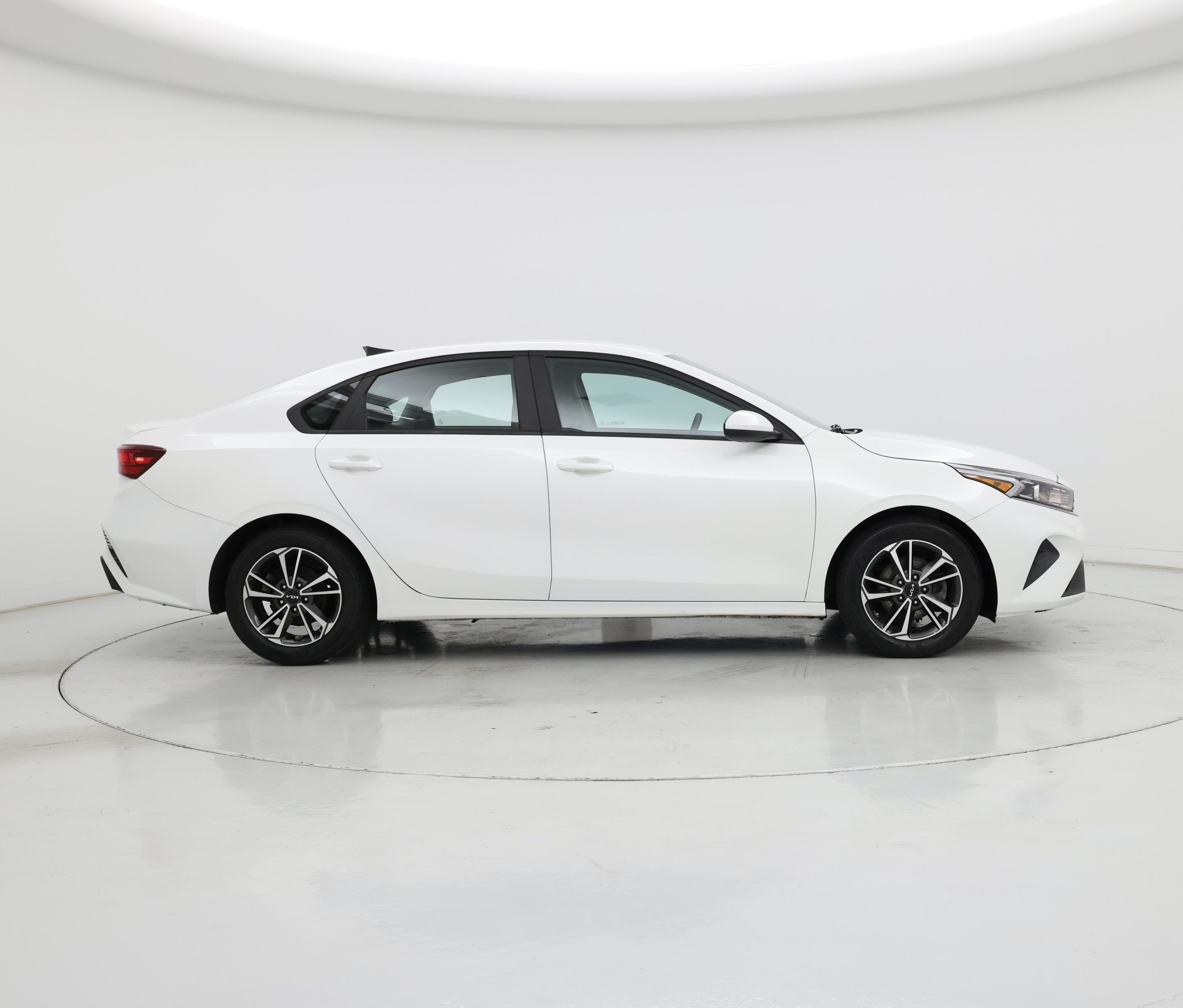 Thumbnail: 2023 Kia Forte - 7