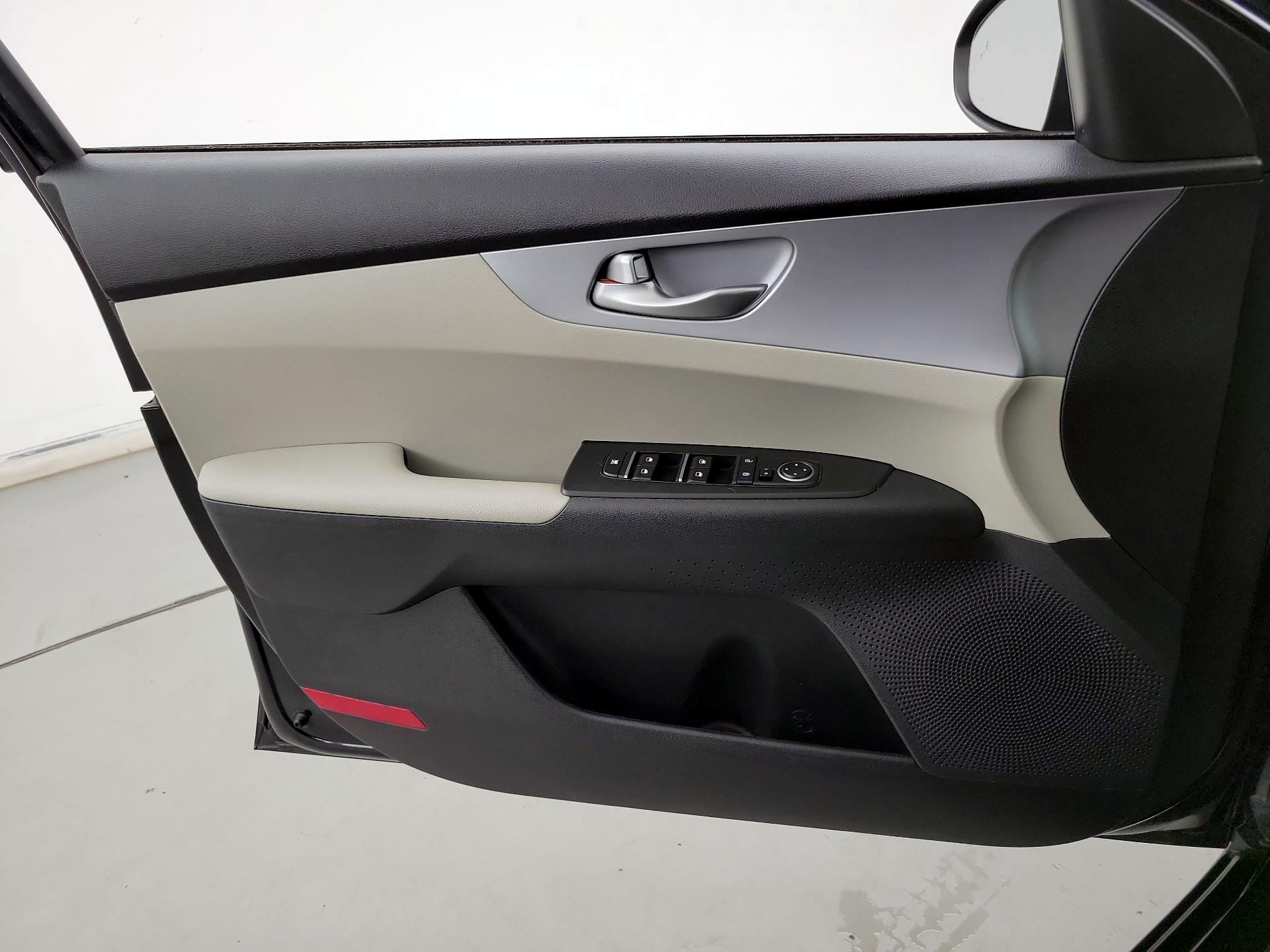 Thumbnail: 2023 Kia Forte - 12