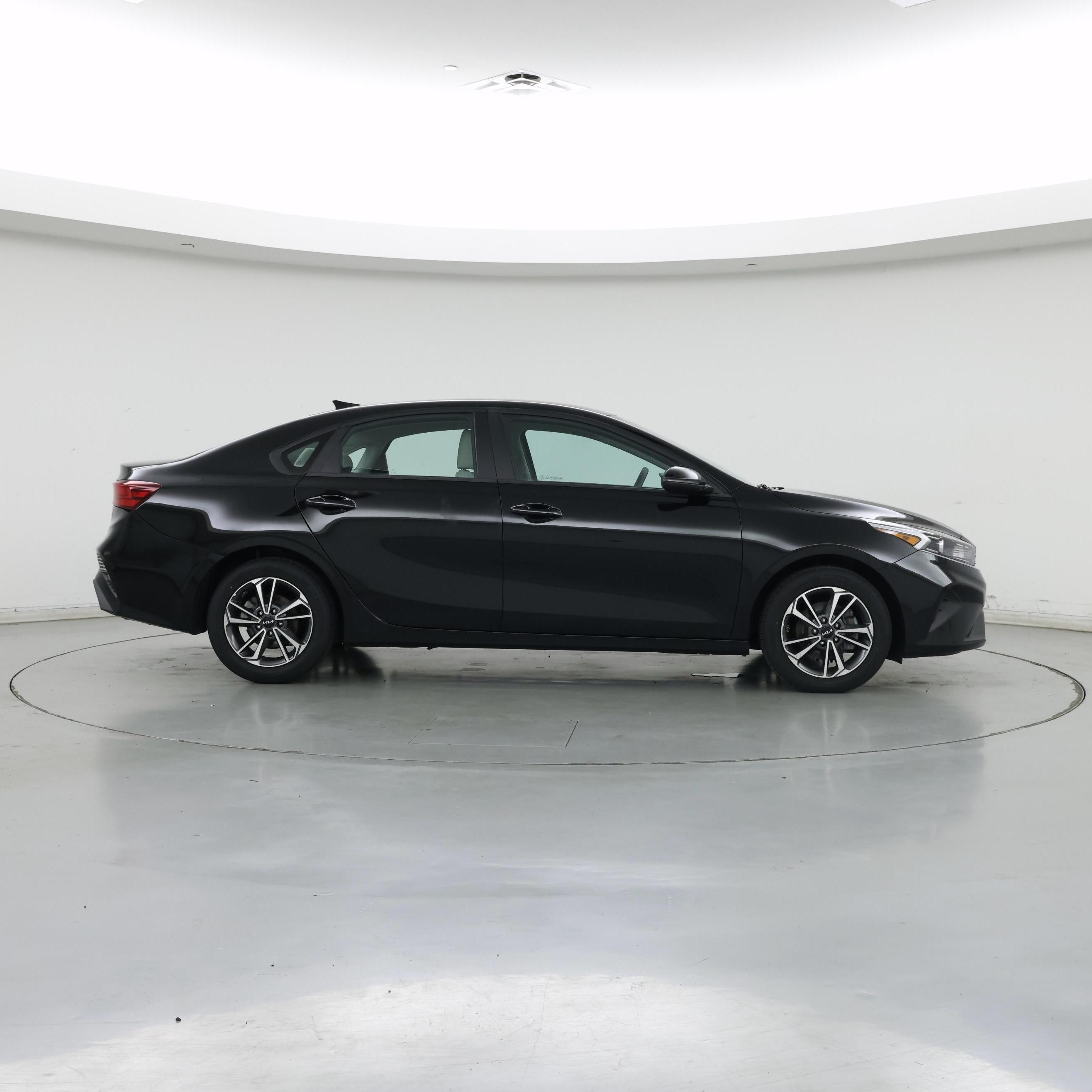 Thumbnail: 2023 Kia Forte - 7