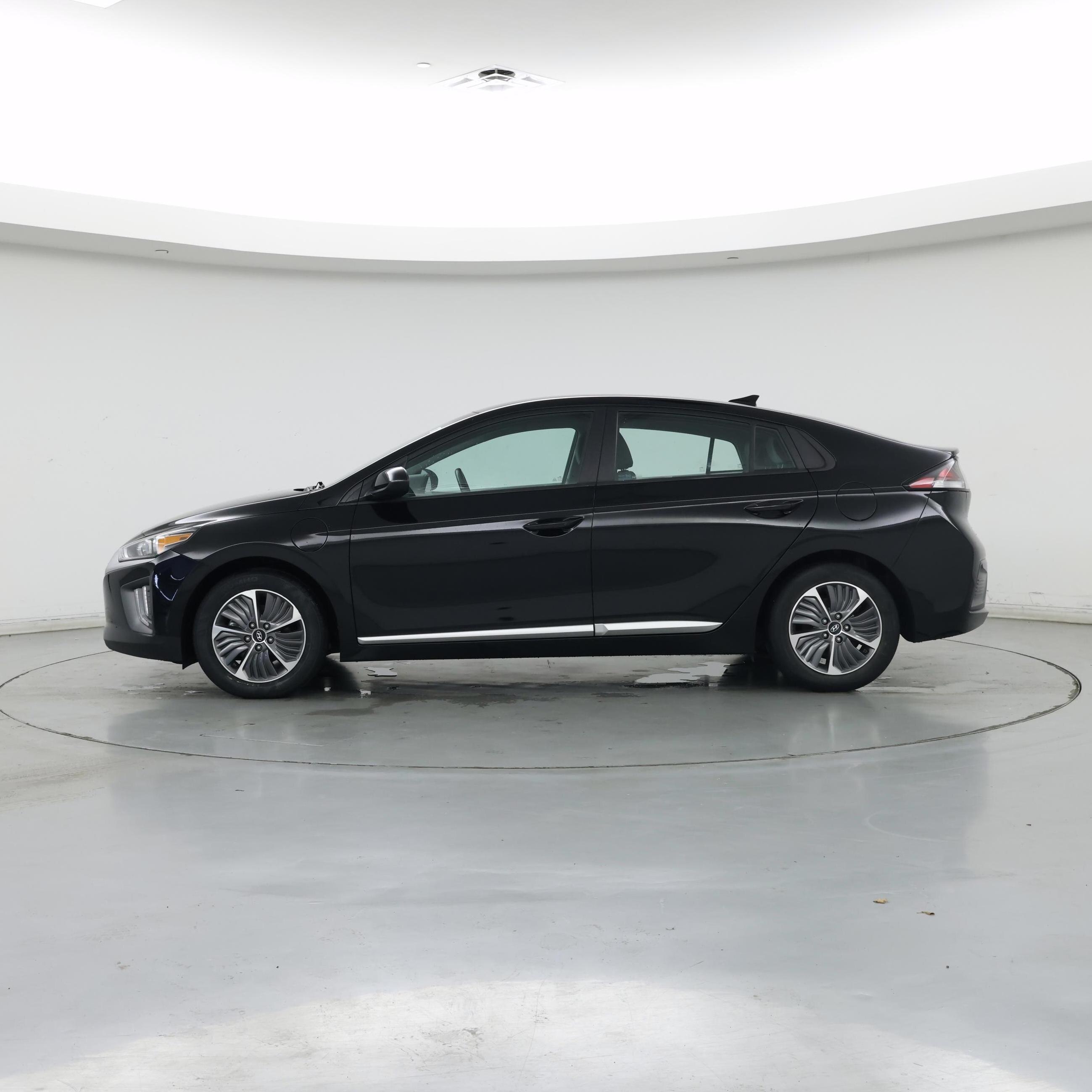 Thumbnail: 2021 Hyundai Ioniq - 3
