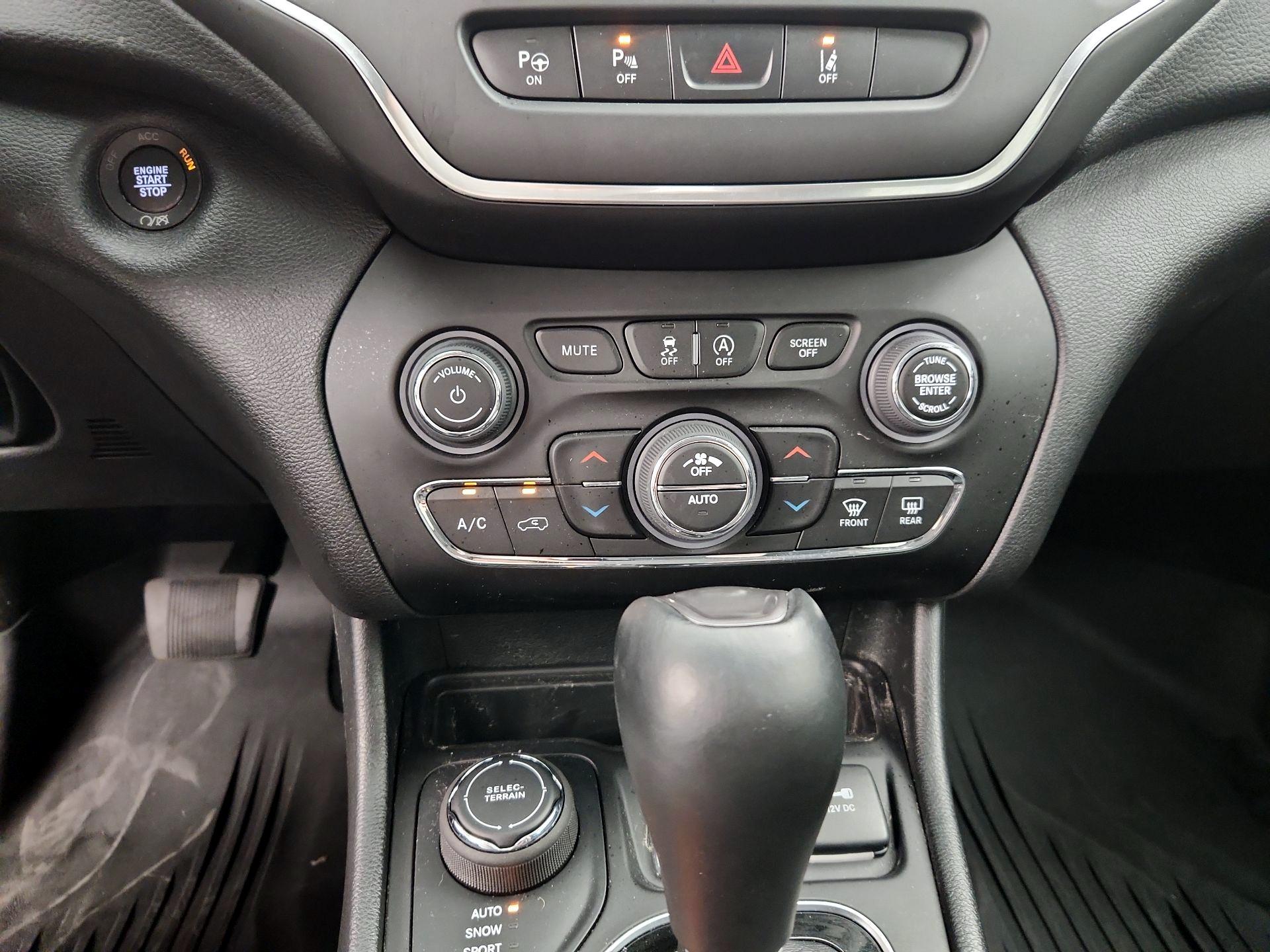 Thumbnail: 2023 Jeep Cherokee - 17