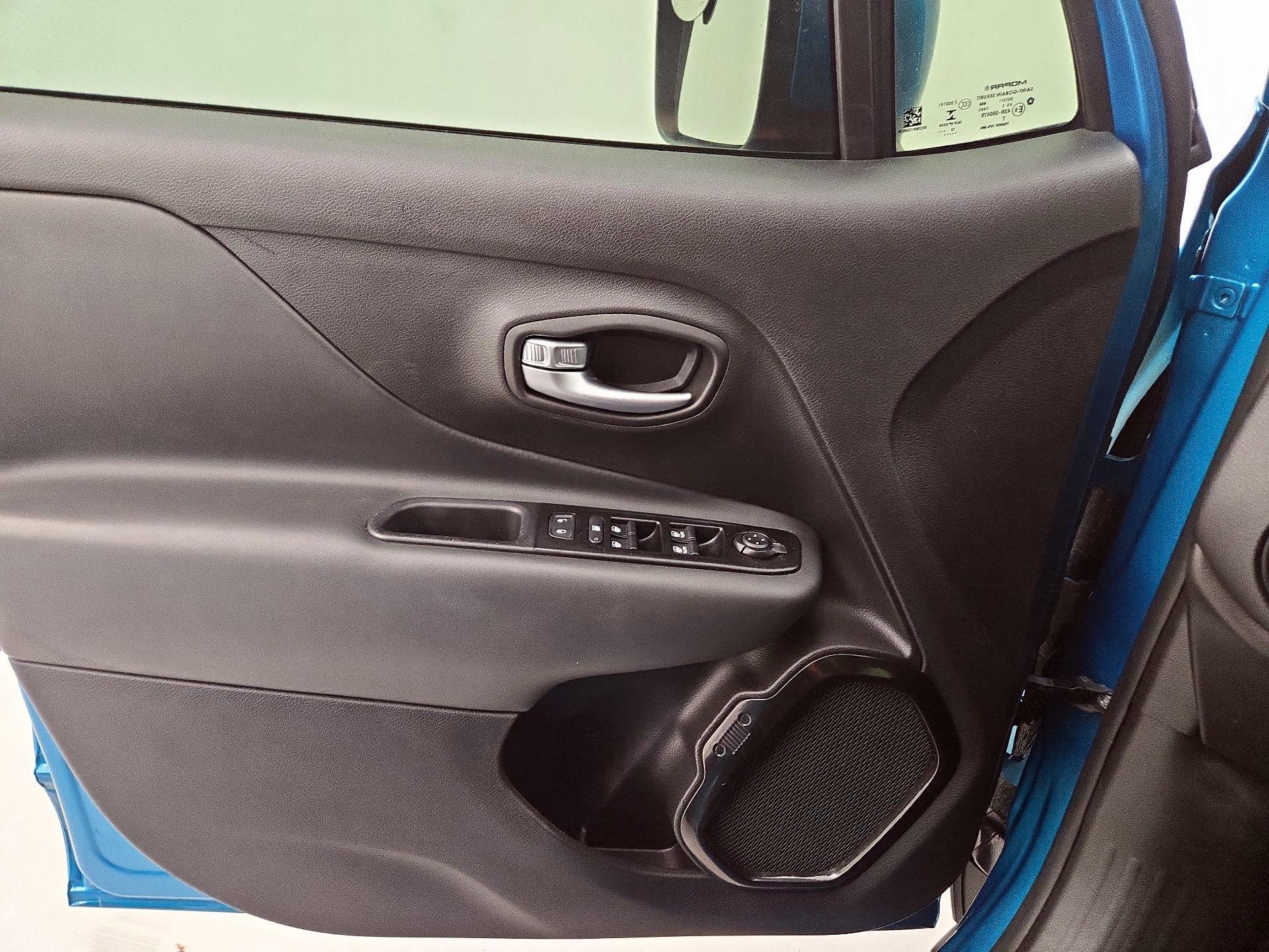 Thumbnail: 2020 Jeep Renegade - 12