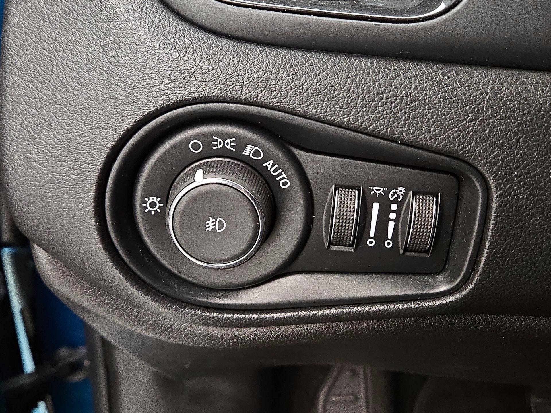 Thumbnail: 2020 Jeep Renegade - 13