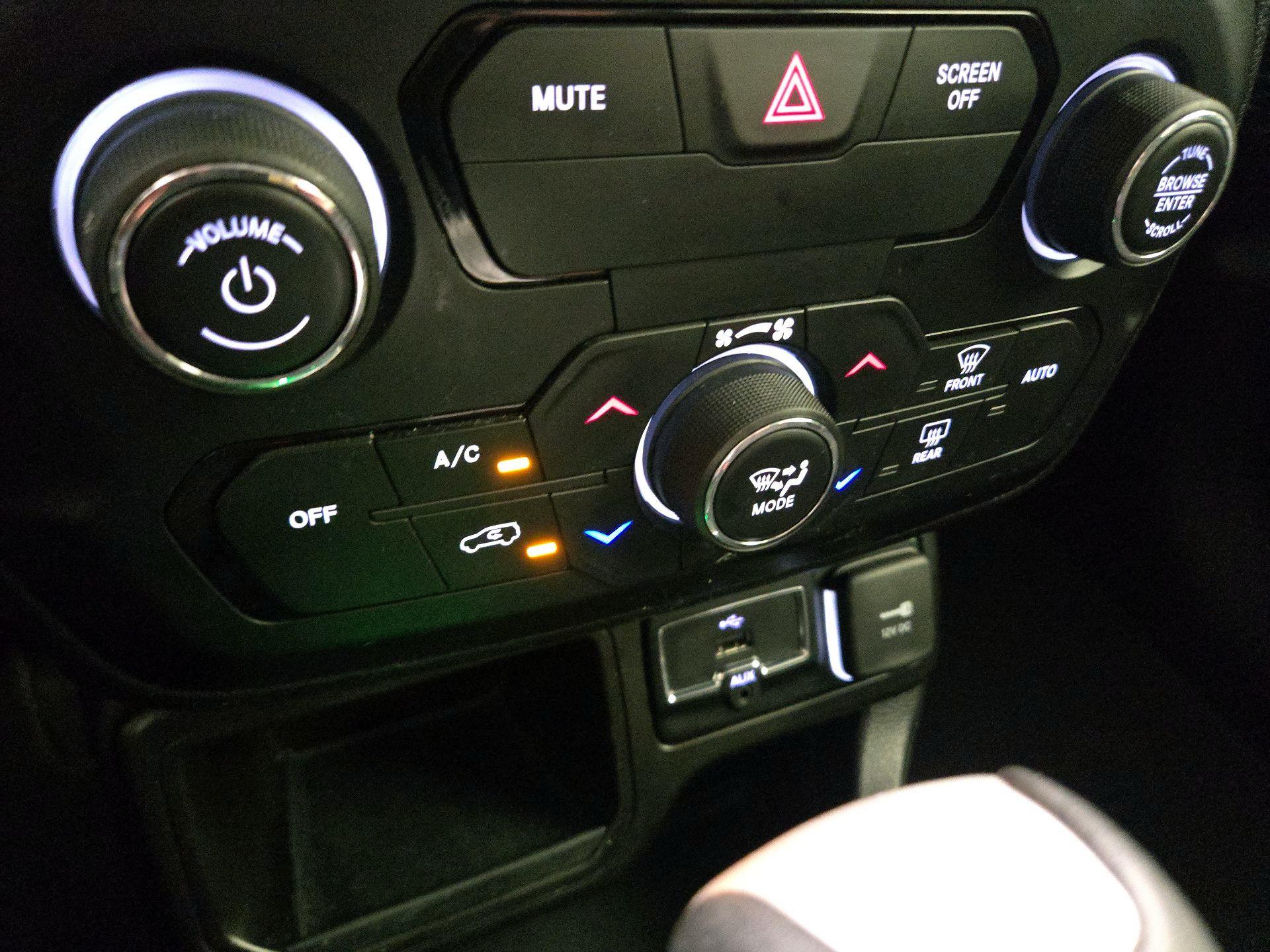 Thumbnail: 2020 Jeep Renegade - 16