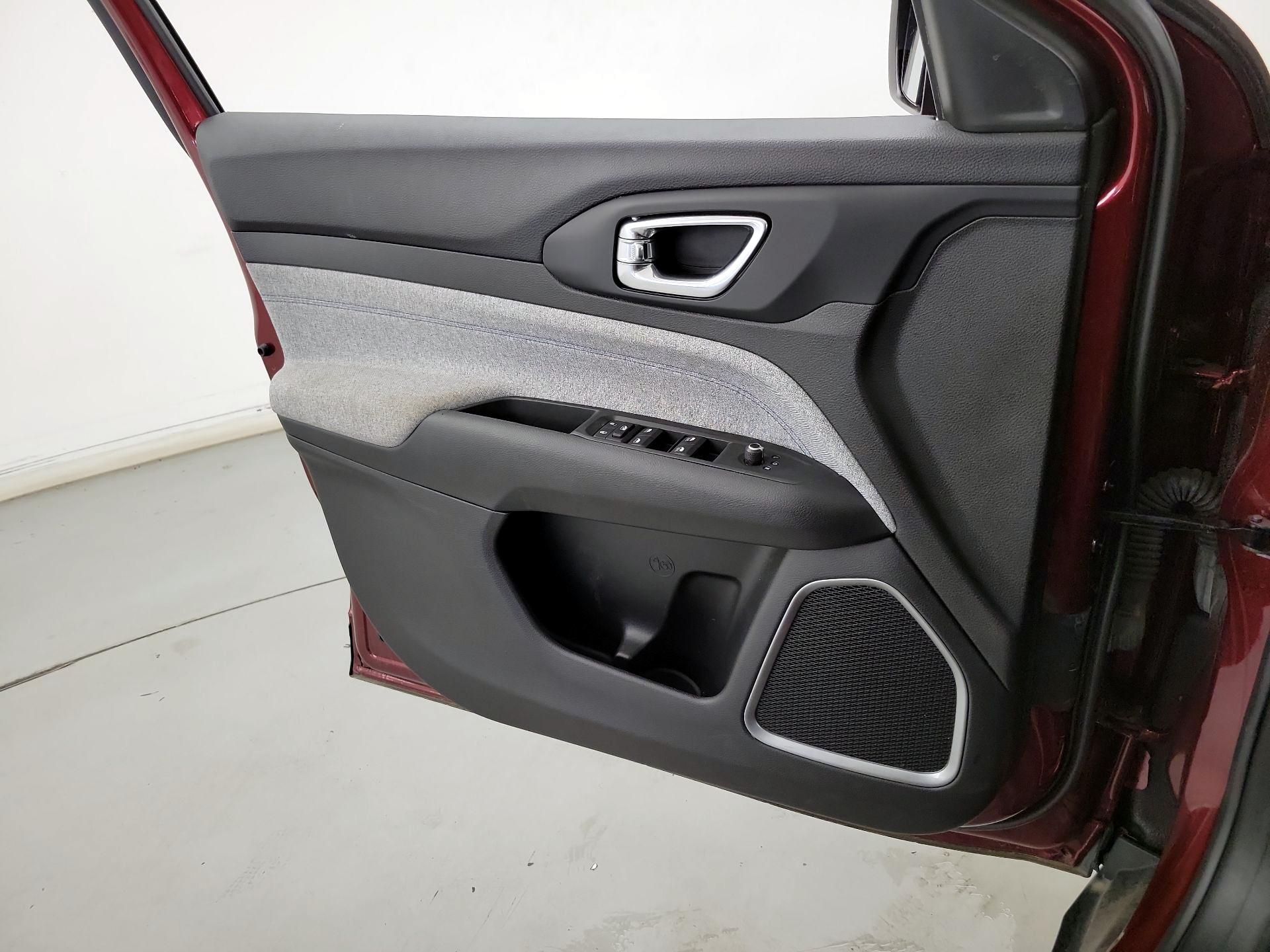Thumbnail: 2022 Jeep Compass - 12
