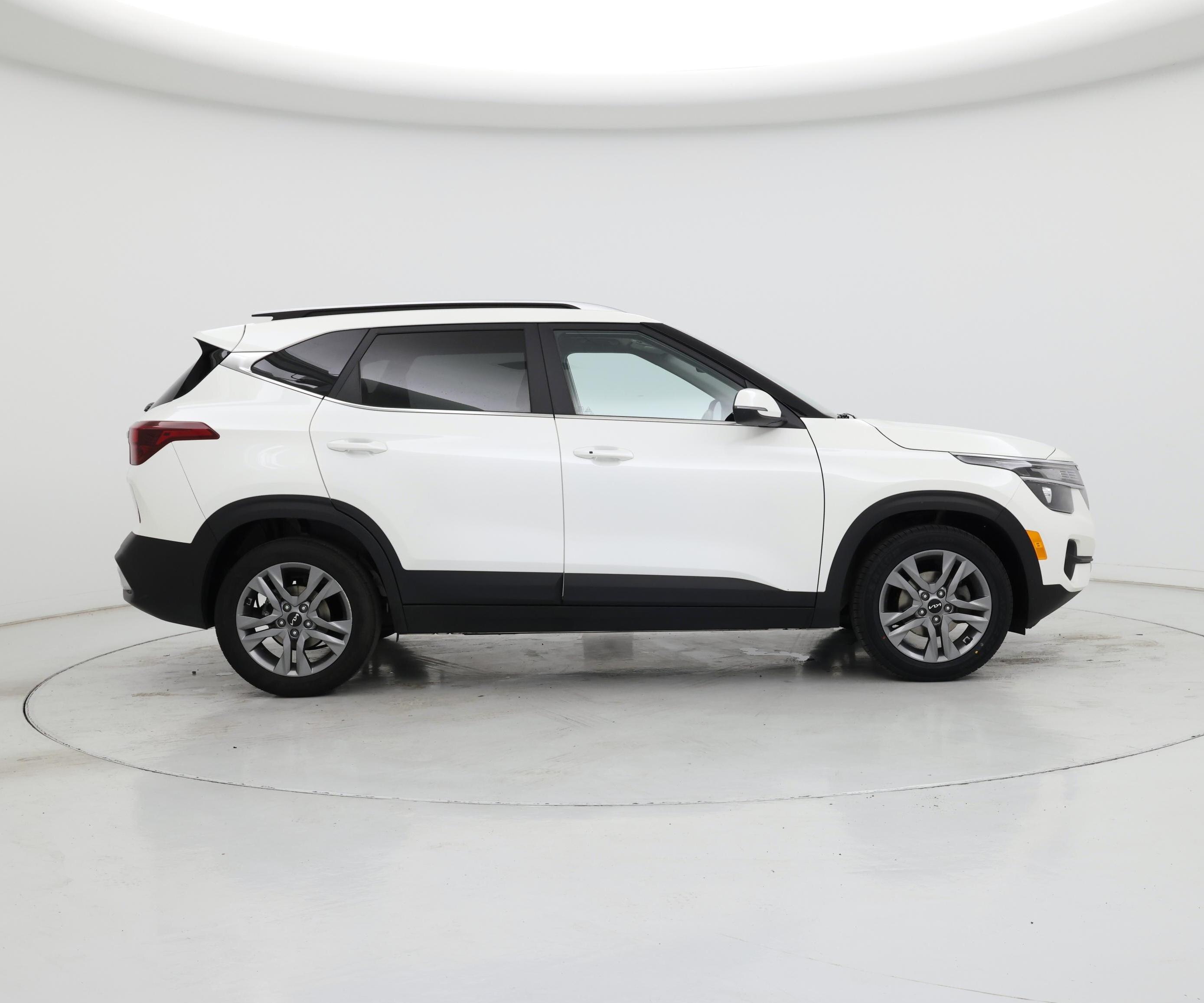 Thumbnail: 2023 Kia Seltos - 7