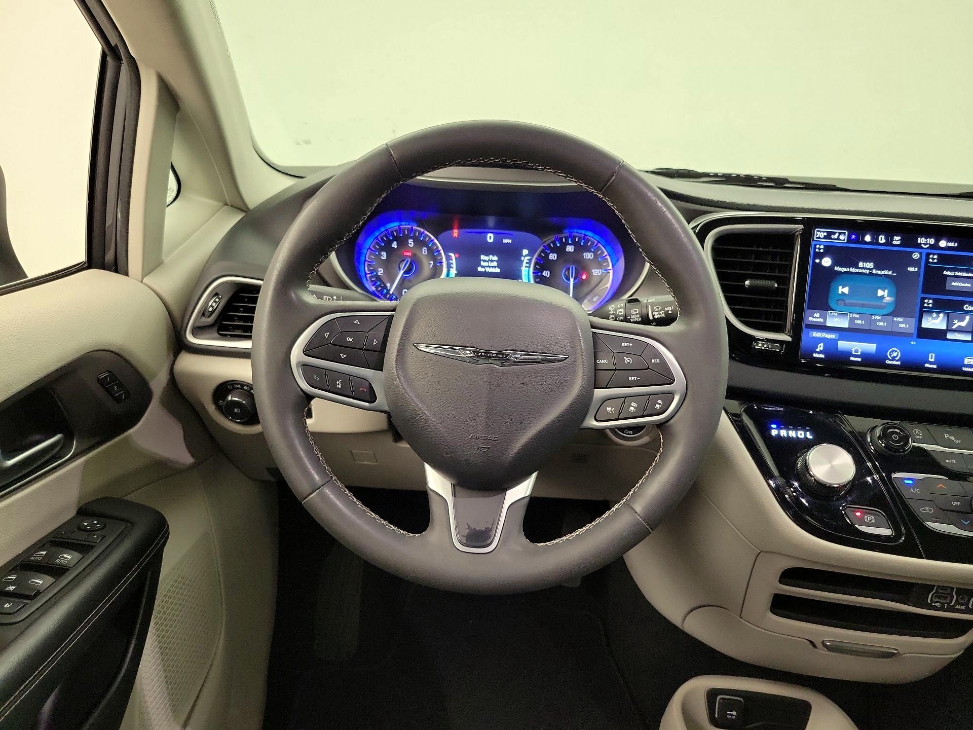 Thumbnail: 2023 Chrysler Pacifica - 10