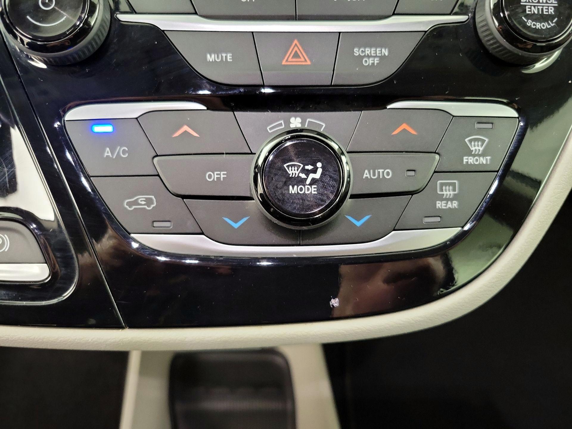 Thumbnail: 2023 Chrysler Pacifica - 16