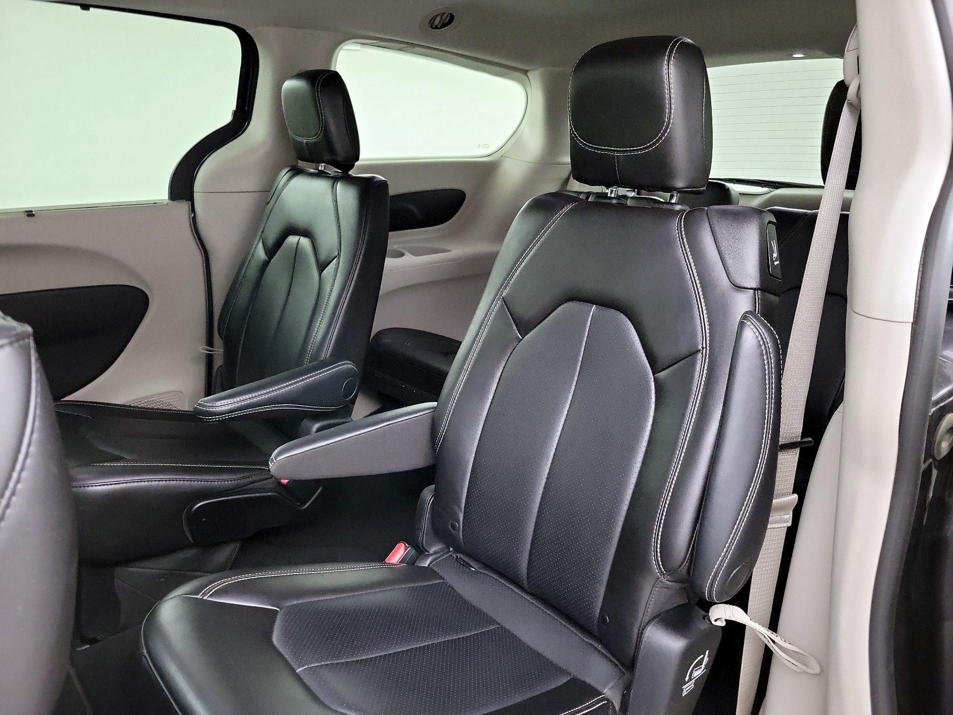 Thumbnail: 2023 Chrysler Pacifica - 19