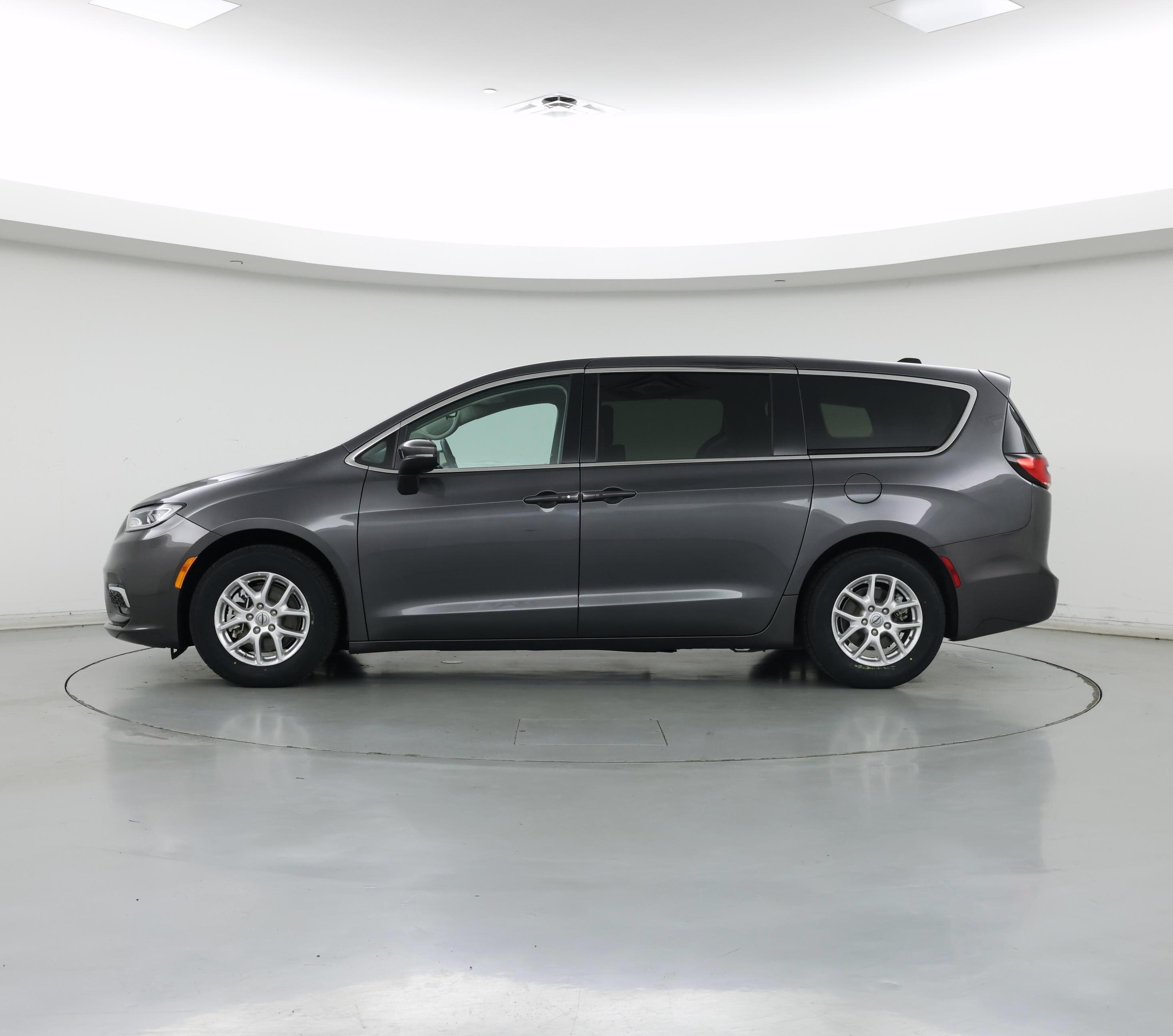 Thumbnail: 2023 Chrysler Pacifica - 3