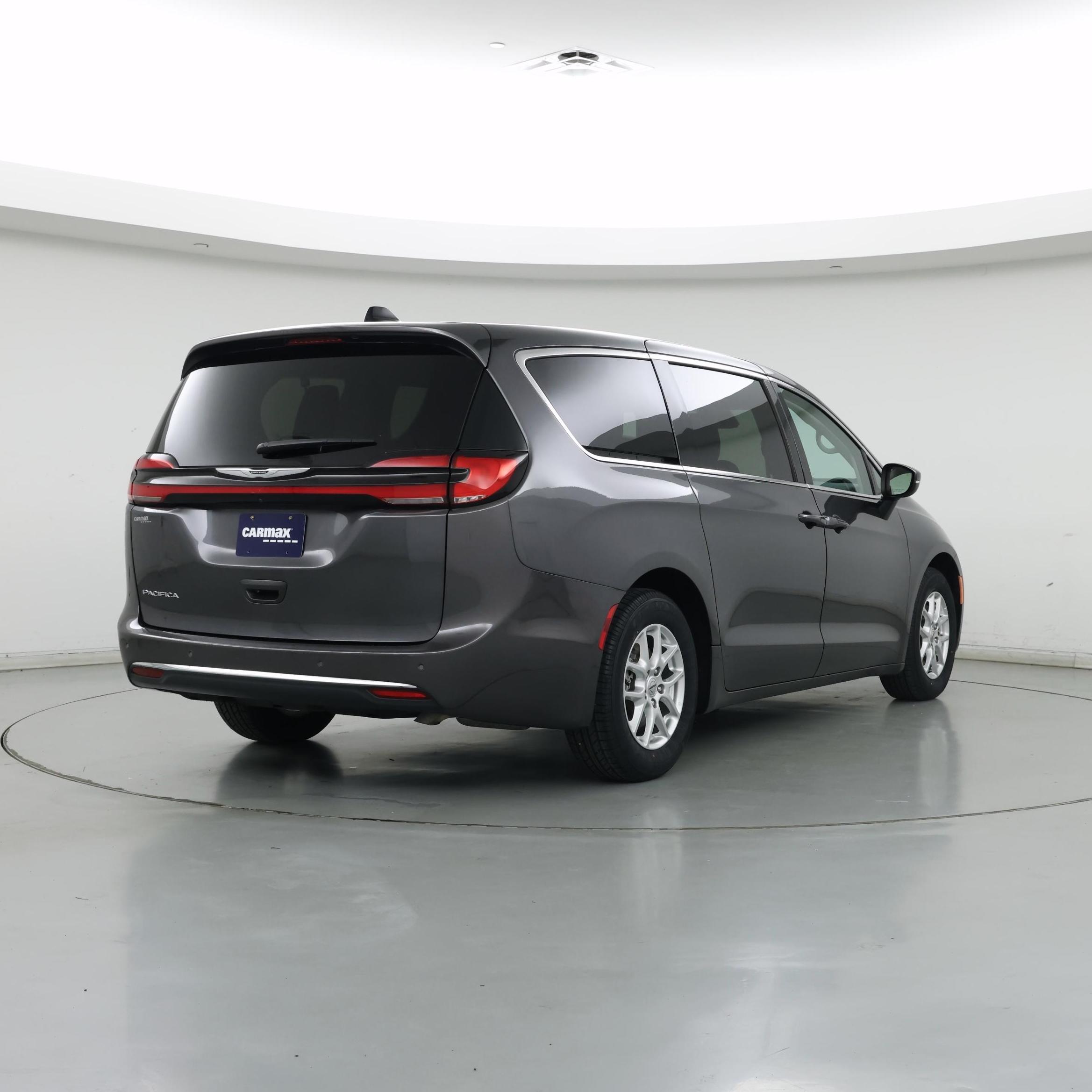 Thumbnail: 2023 Chrysler Pacifica - 8