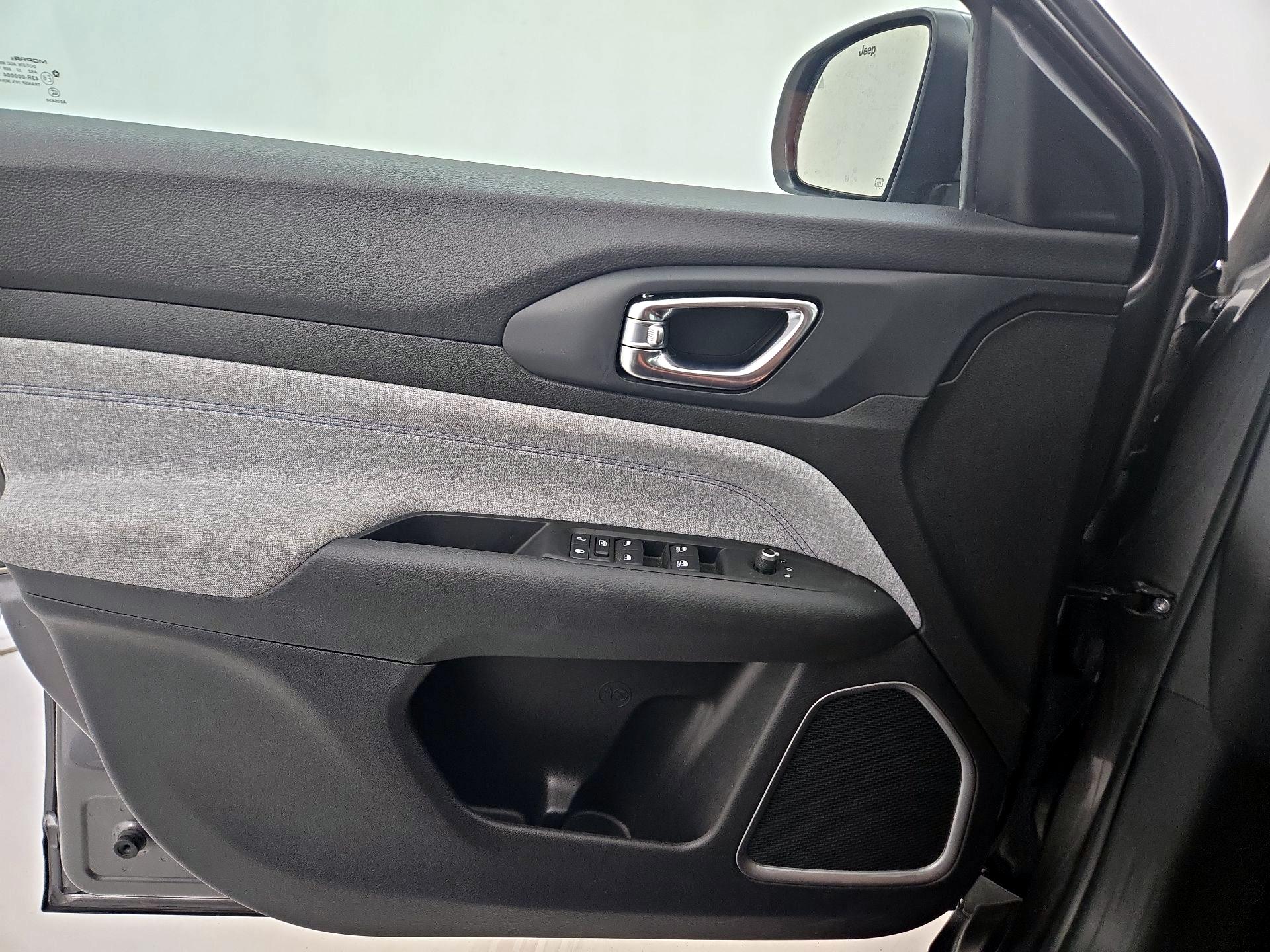 Thumbnail: 2022 Jeep Compass - 12