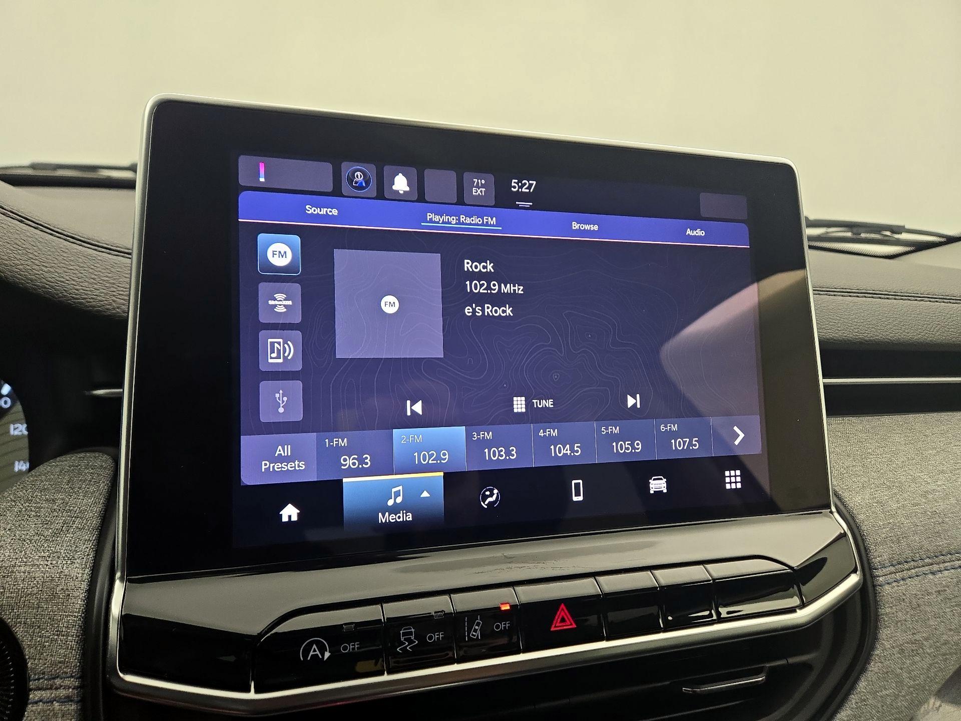 Thumbnail: 2022 Jeep Compass - 15