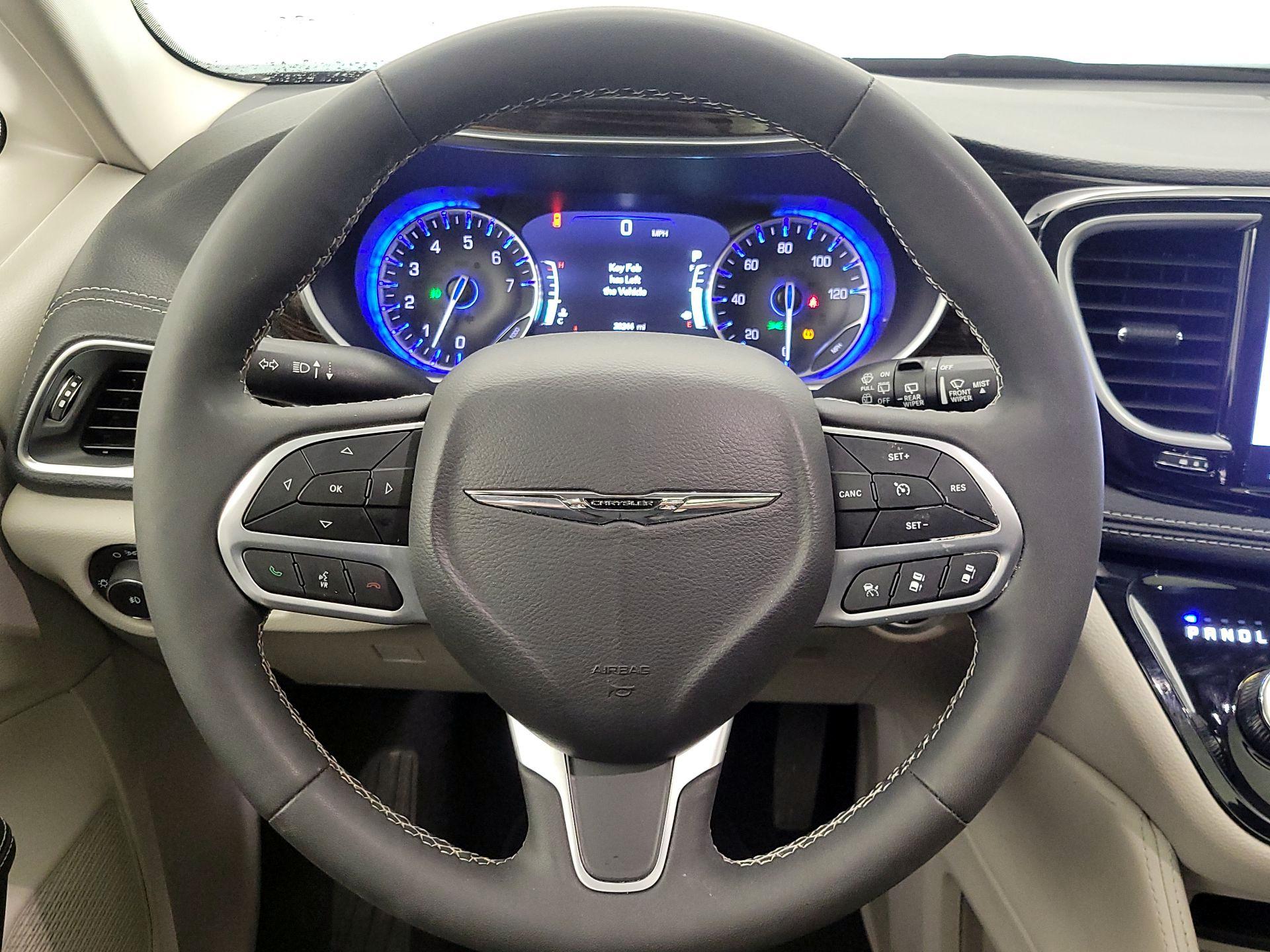 Thumbnail: 2024 Chrysler Pacifica - 10