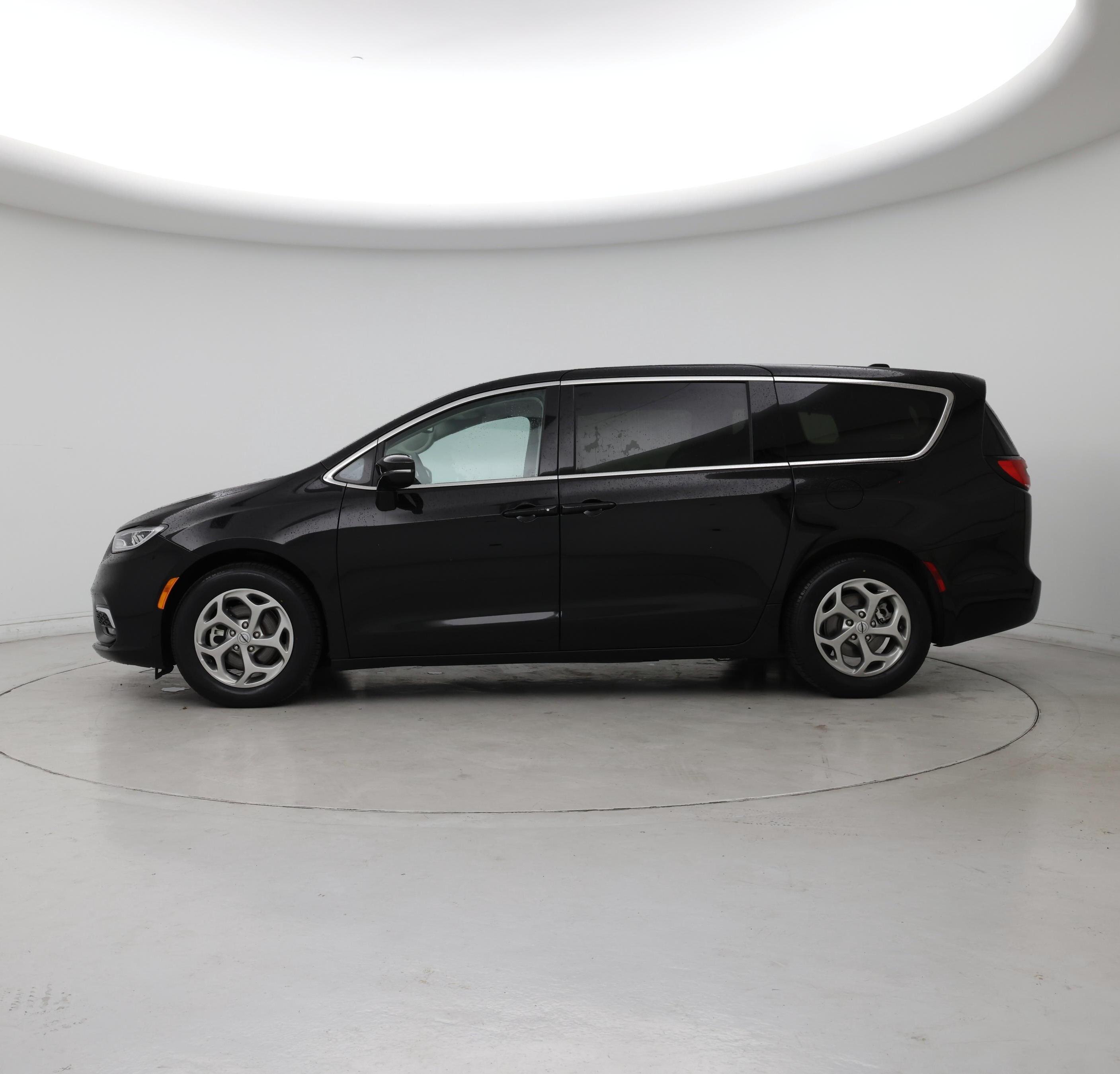 Thumbnail: 2024 Chrysler Pacifica - 3