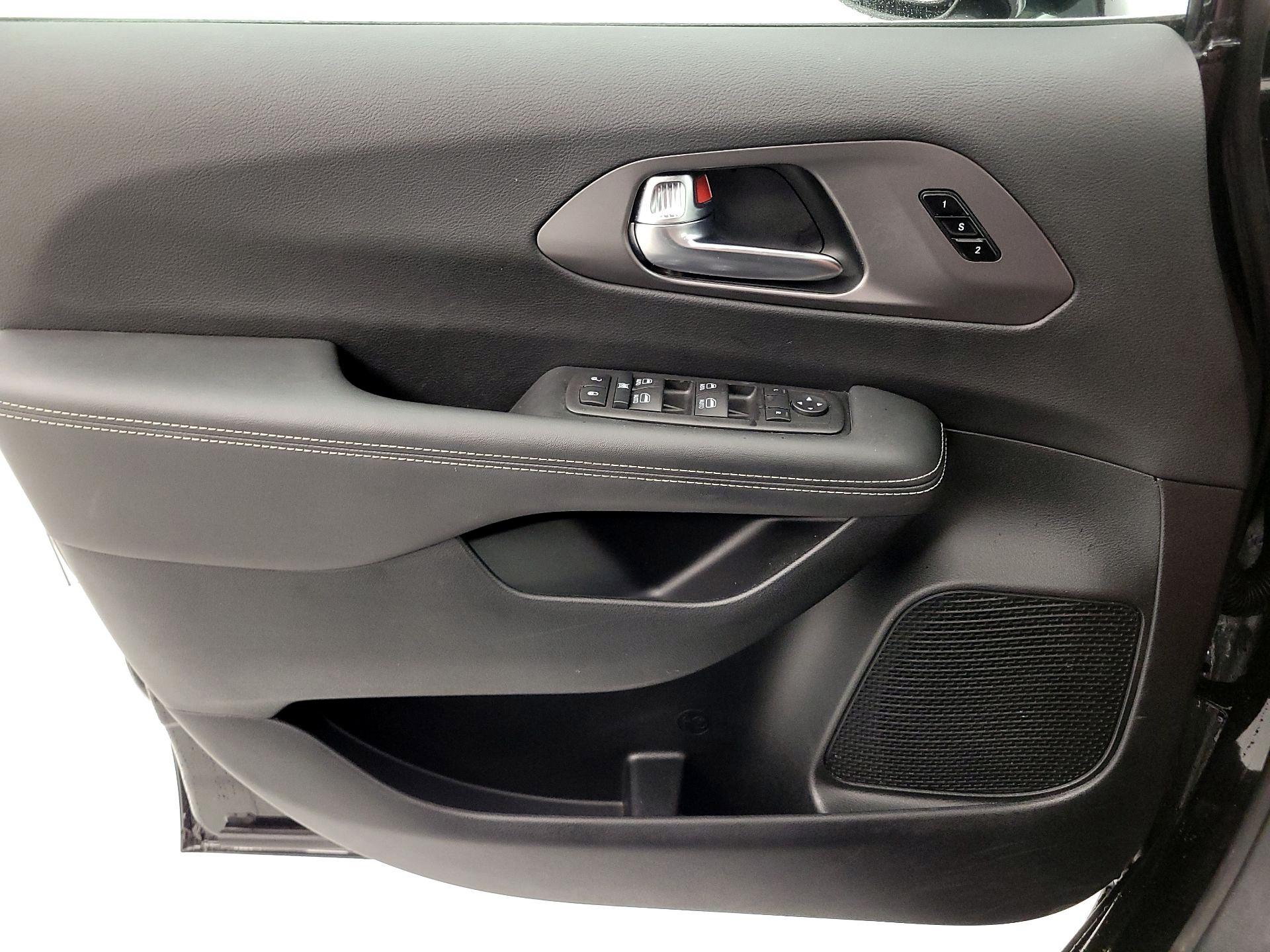 Thumbnail: 2026 Chrysler Pacifica - 12