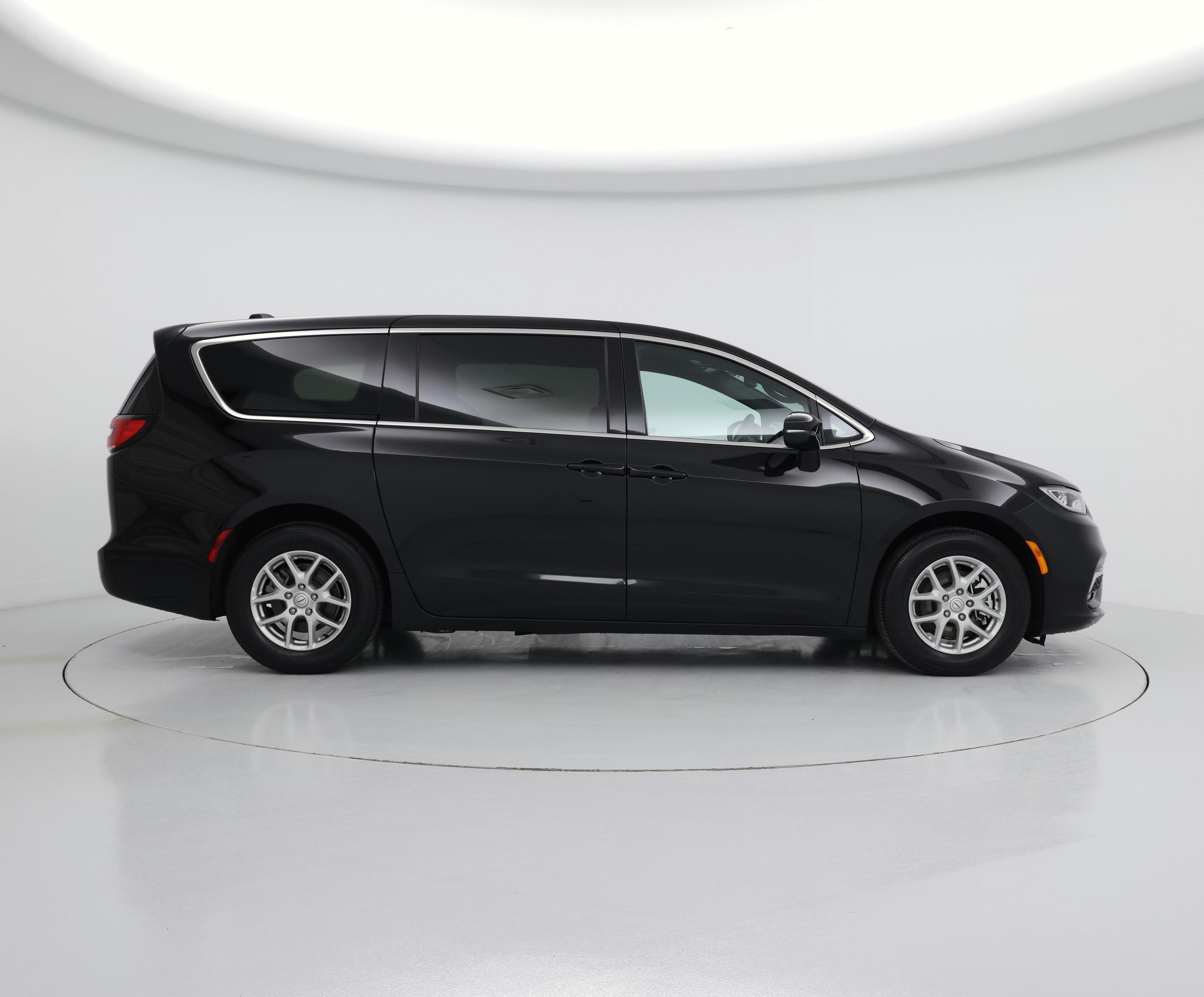 Thumbnail: 2026 Chrysler Pacifica - 7