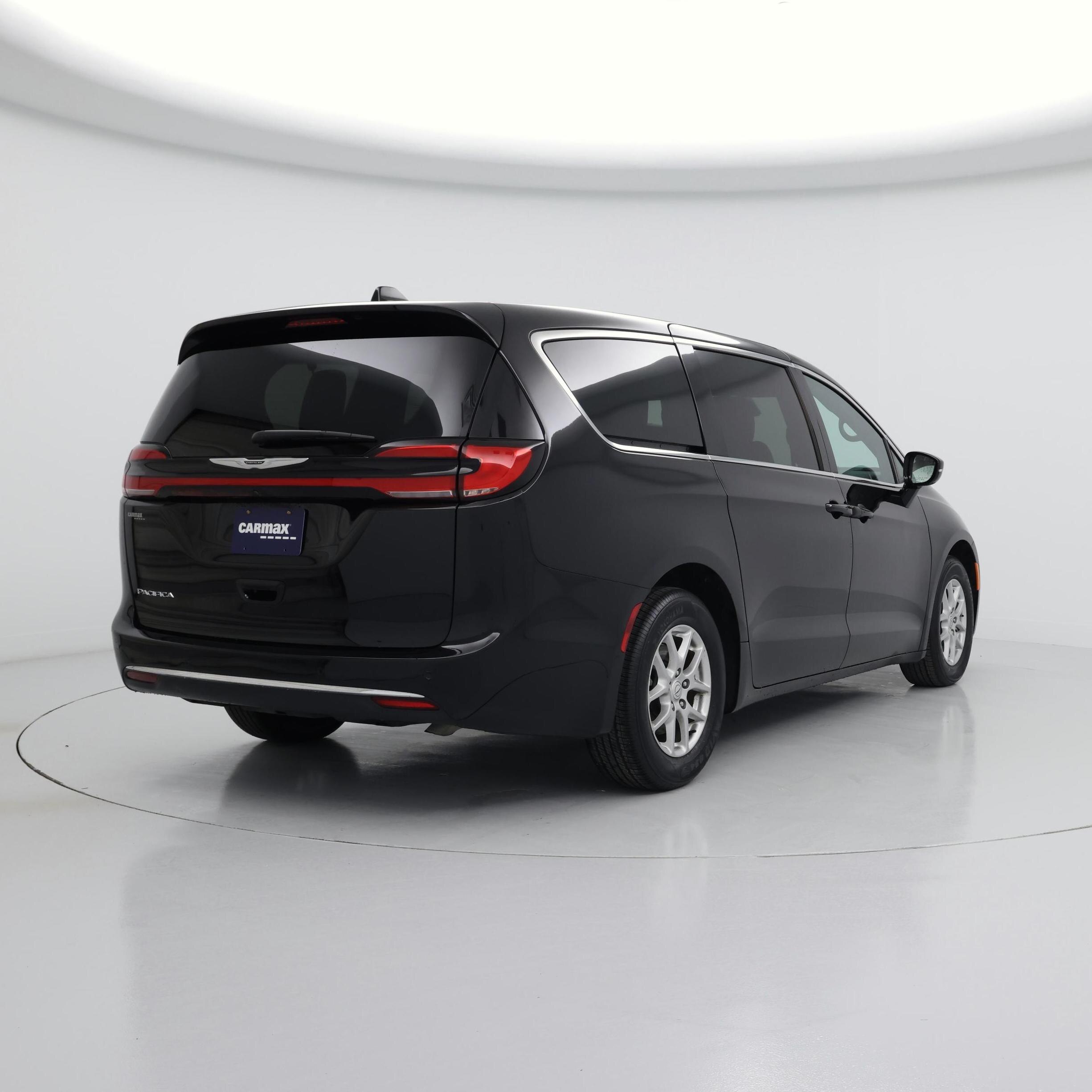 Thumbnail: 2026 Chrysler Pacifica - 8
