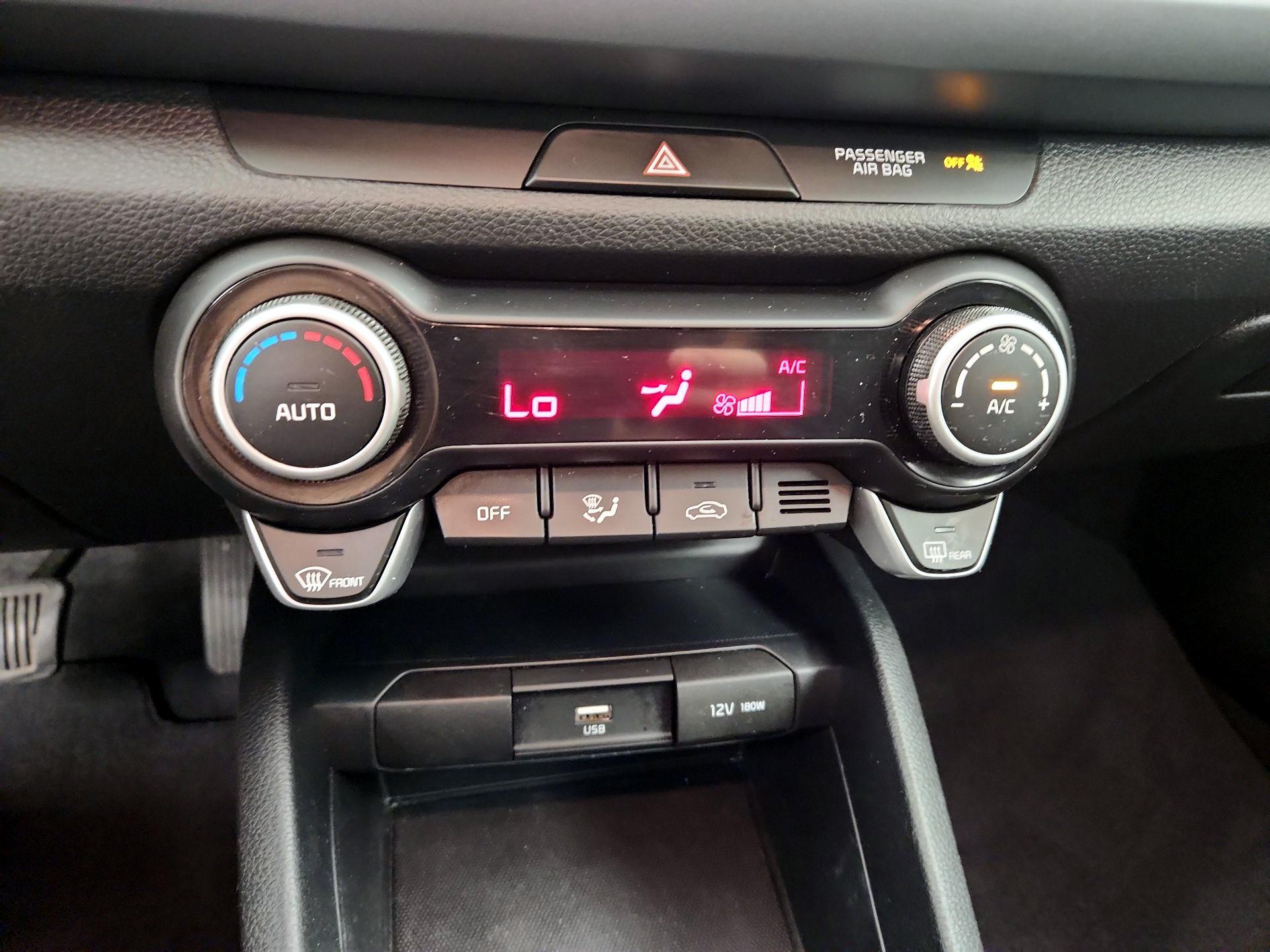 Thumbnail: 2021 Kia Rio - 16