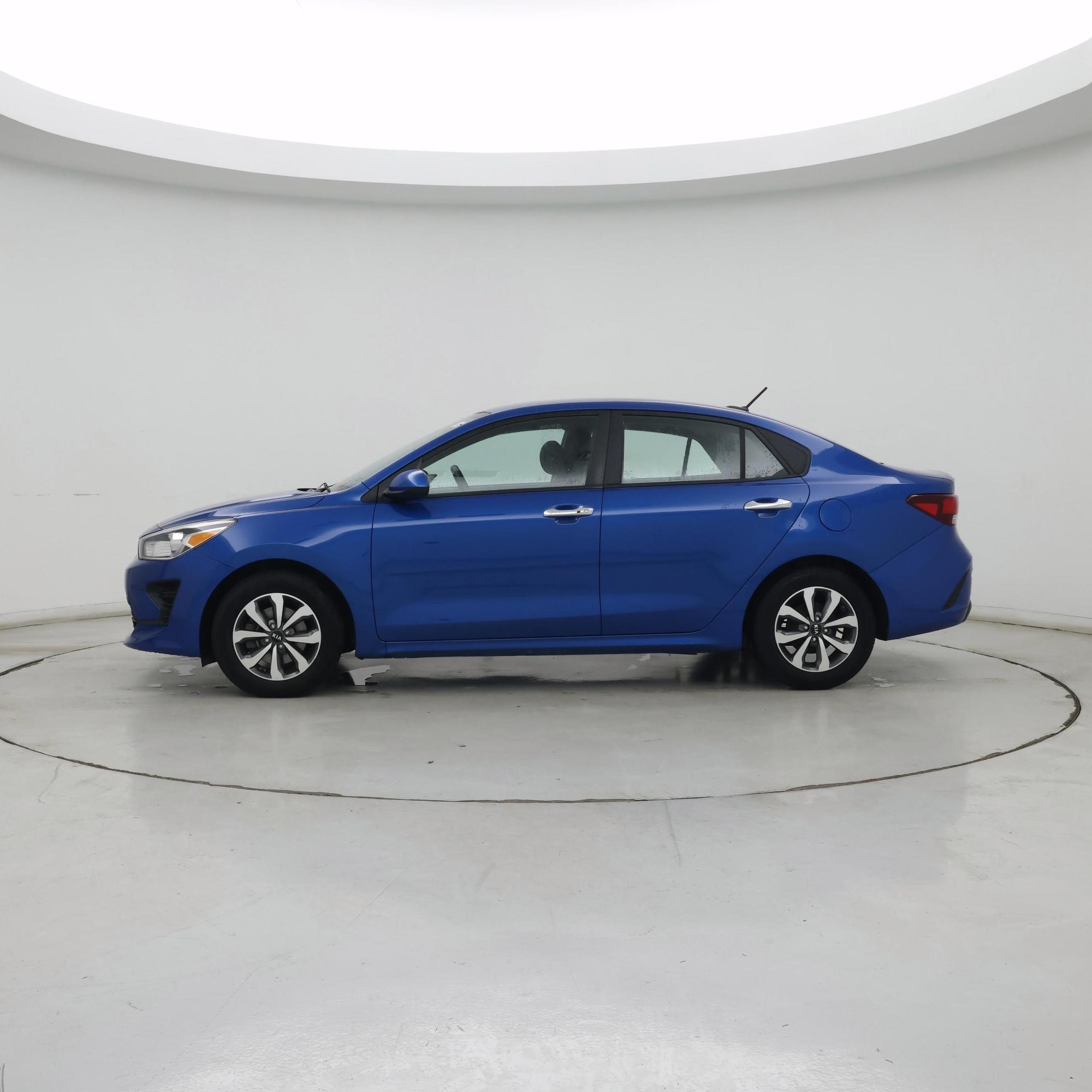 Thumbnail: 2021 Kia Rio - 3