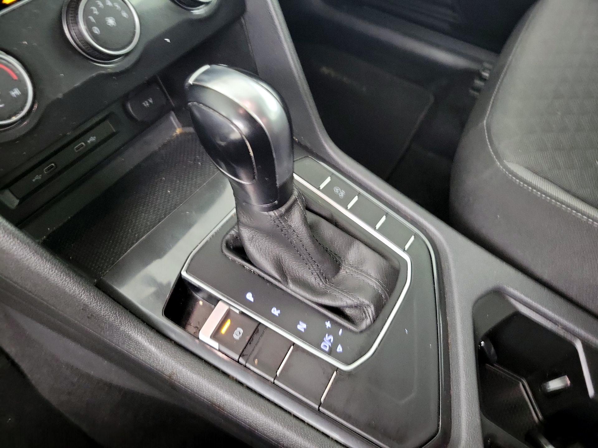 Thumbnail: 2020 Volkswagen Tiguan - 15