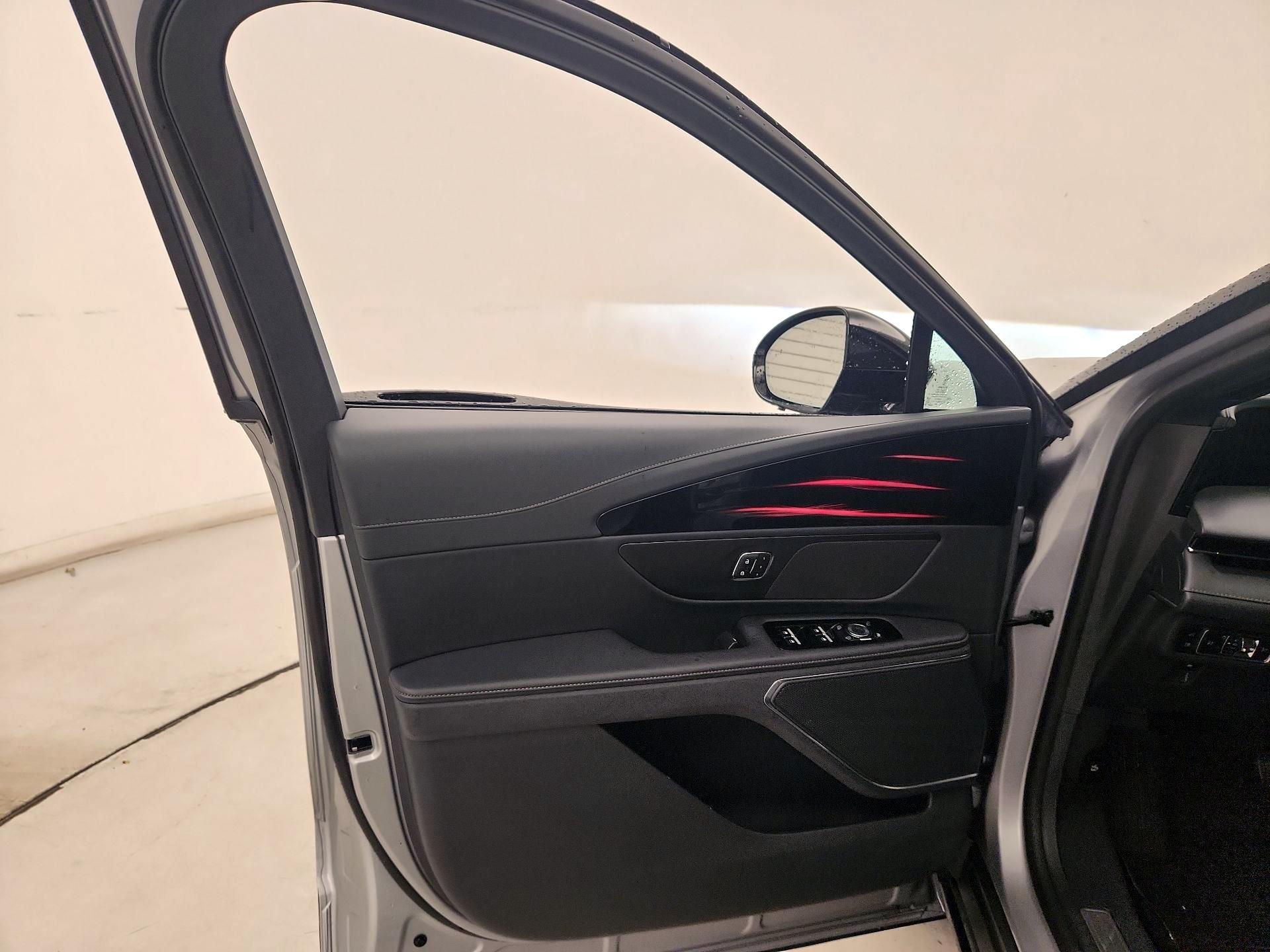 Thumbnail: 2025 Lincoln Nautilus - 12