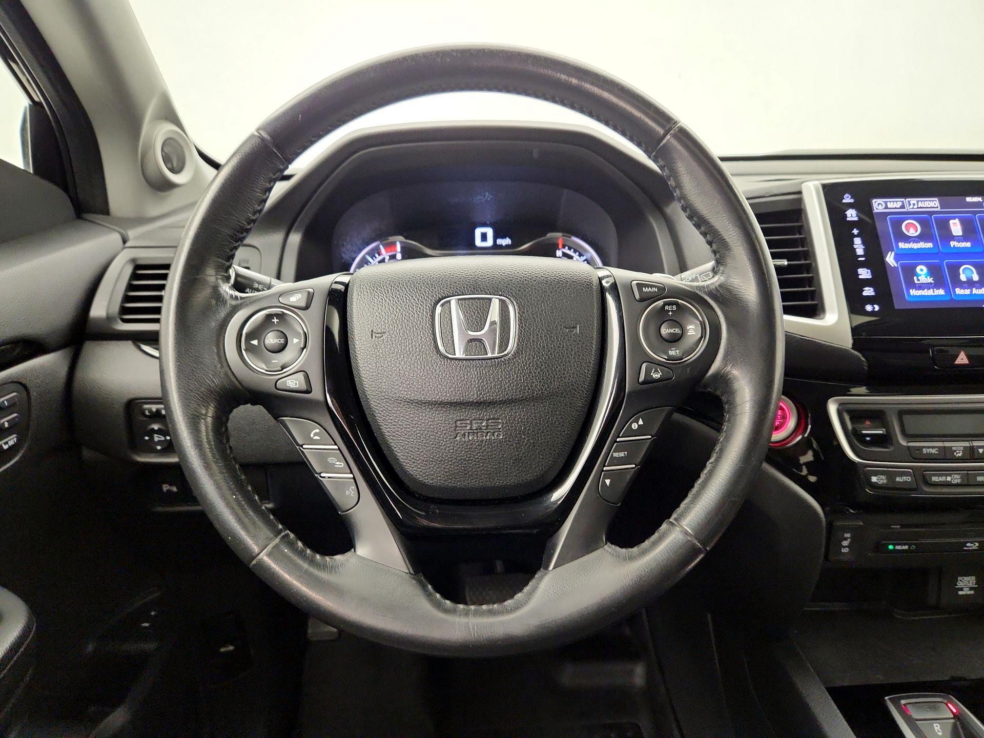 Thumbnail: 2017 Honda Pilot - 10