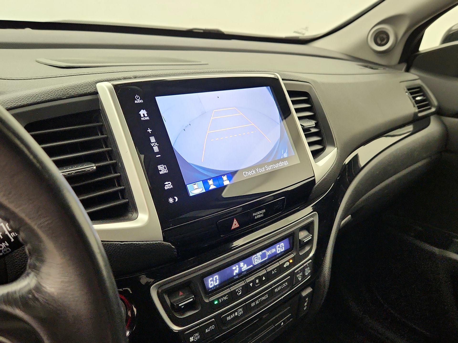 Thumbnail: 2017 Honda Pilot - 15