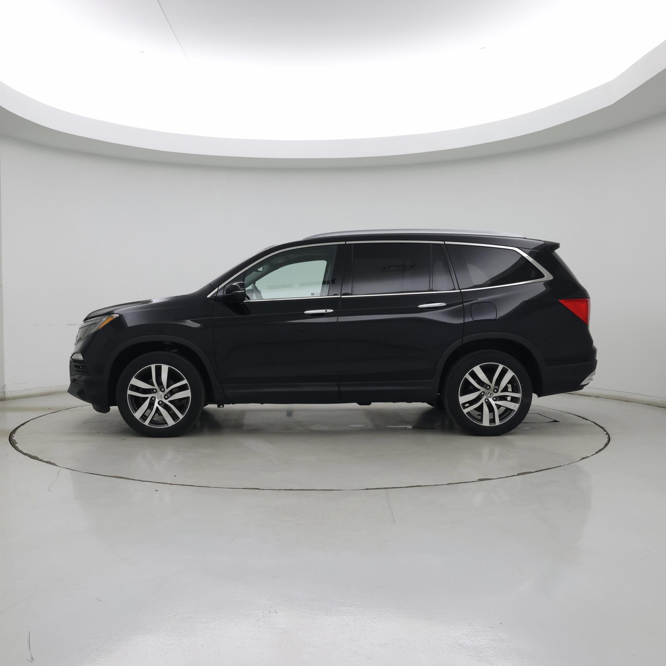 Thumbnail: 2017 Honda Pilot - 3