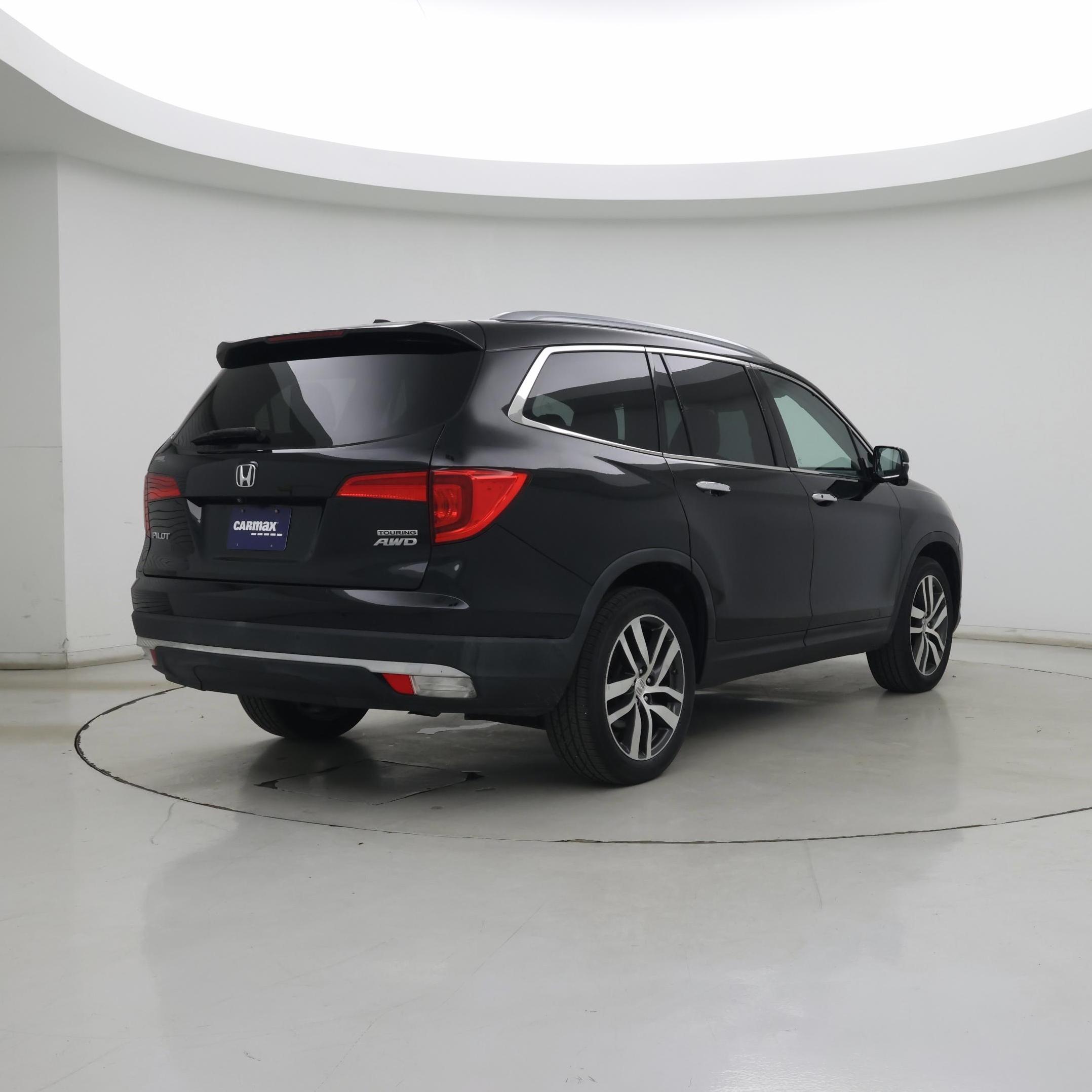 Thumbnail: 2017 Honda Pilot - 8