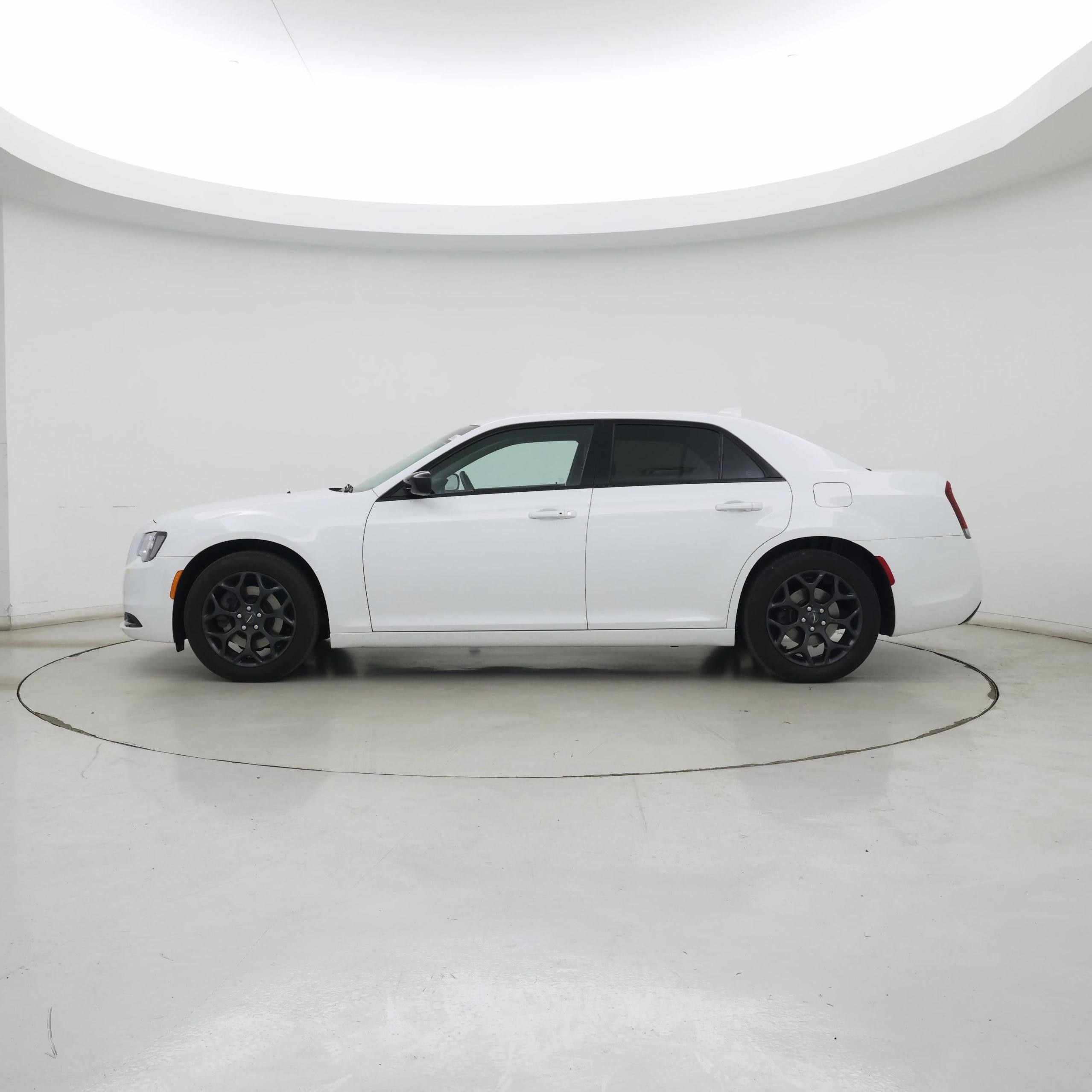 Thumbnail: 2020 Chrysler 300 - 3