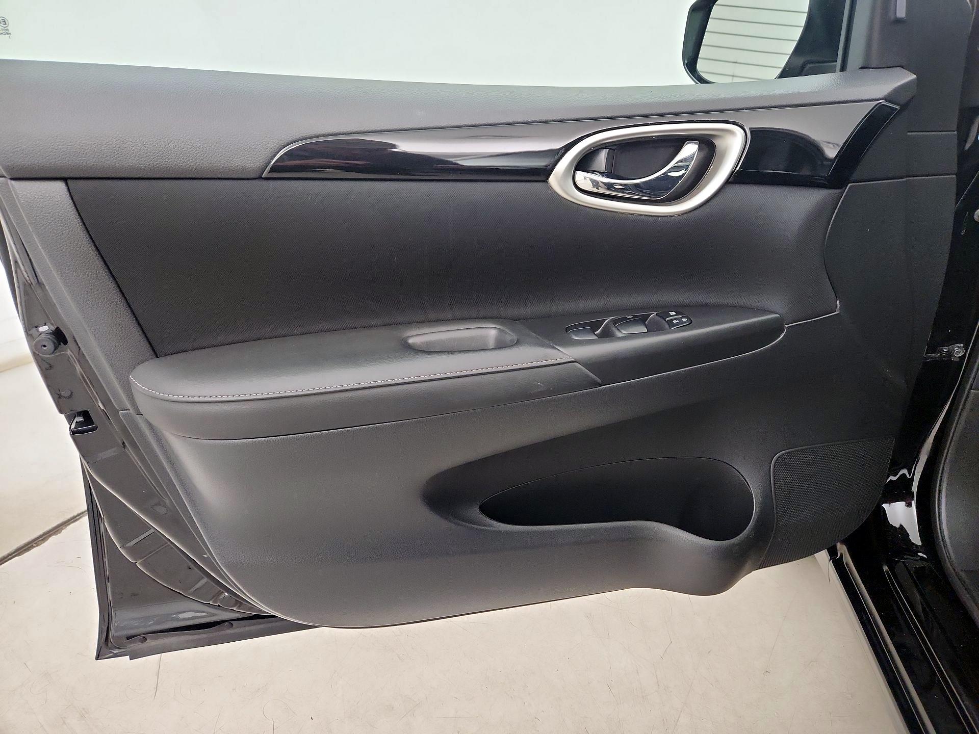 Thumbnail: 2019 Nissan Sentra - 12