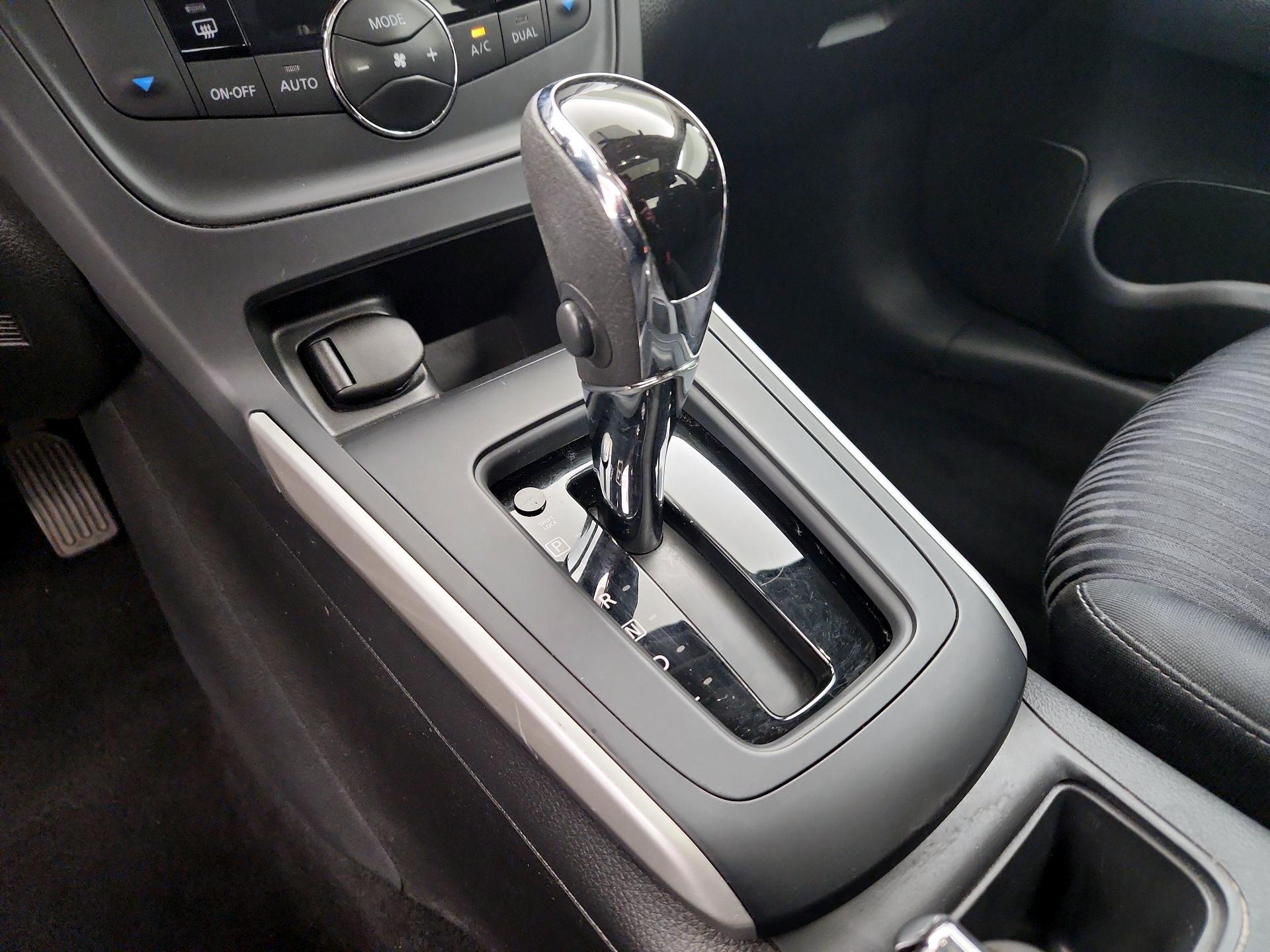 Thumbnail: 2019 Nissan Sentra - 17