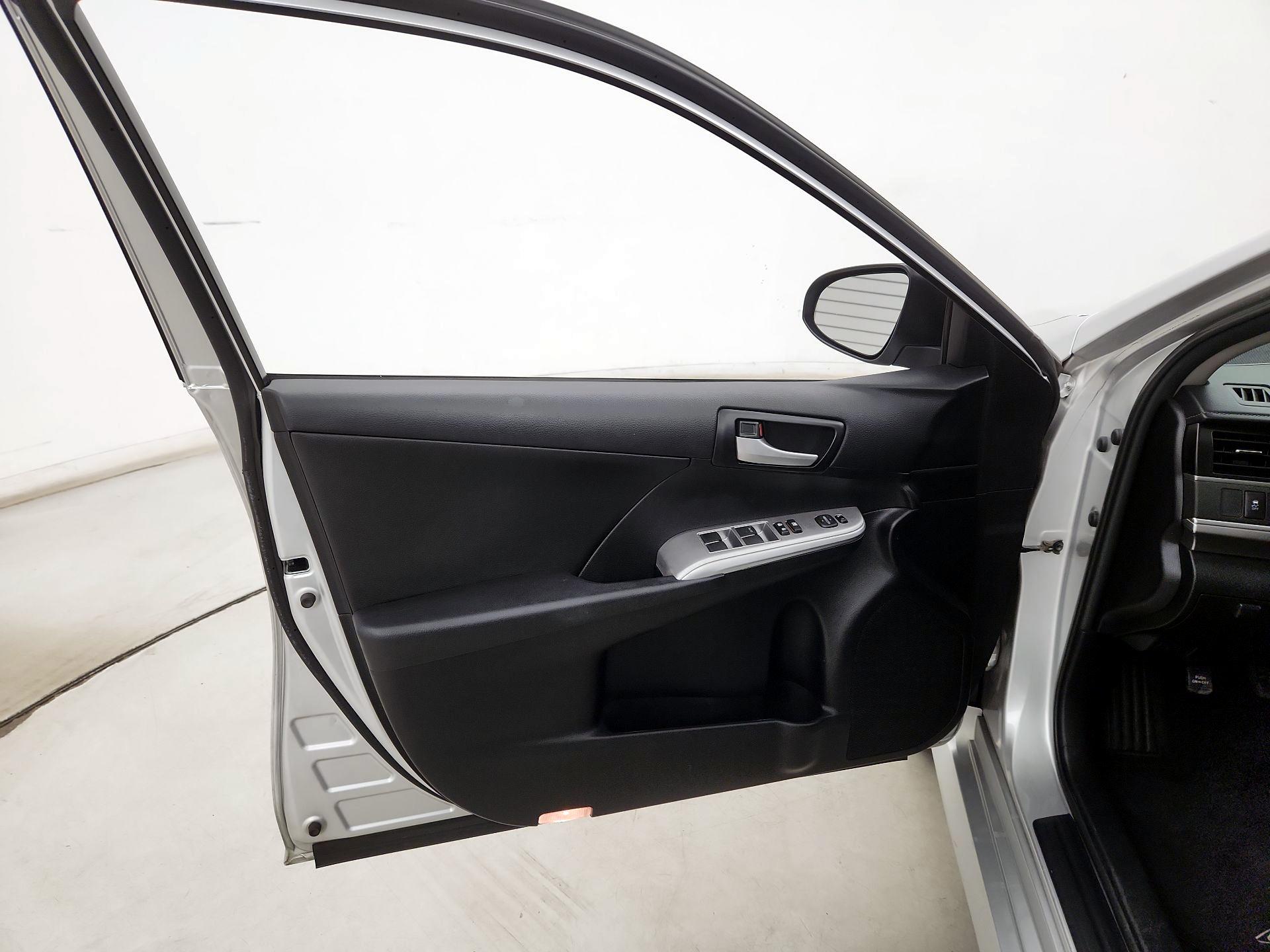 Thumbnail: 2014 Toyota Camry - 12