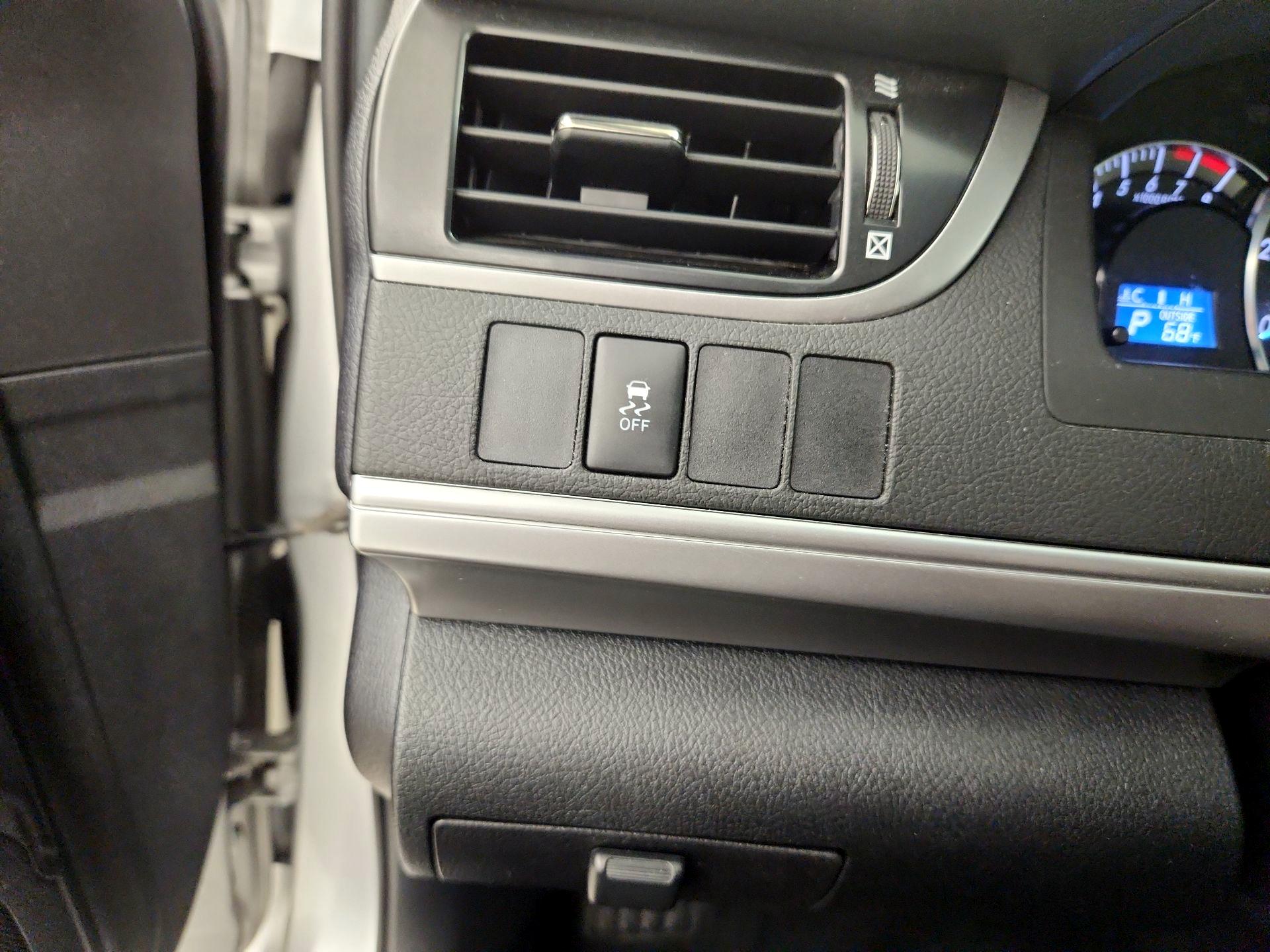 Thumbnail: 2014 Toyota Camry - 13
