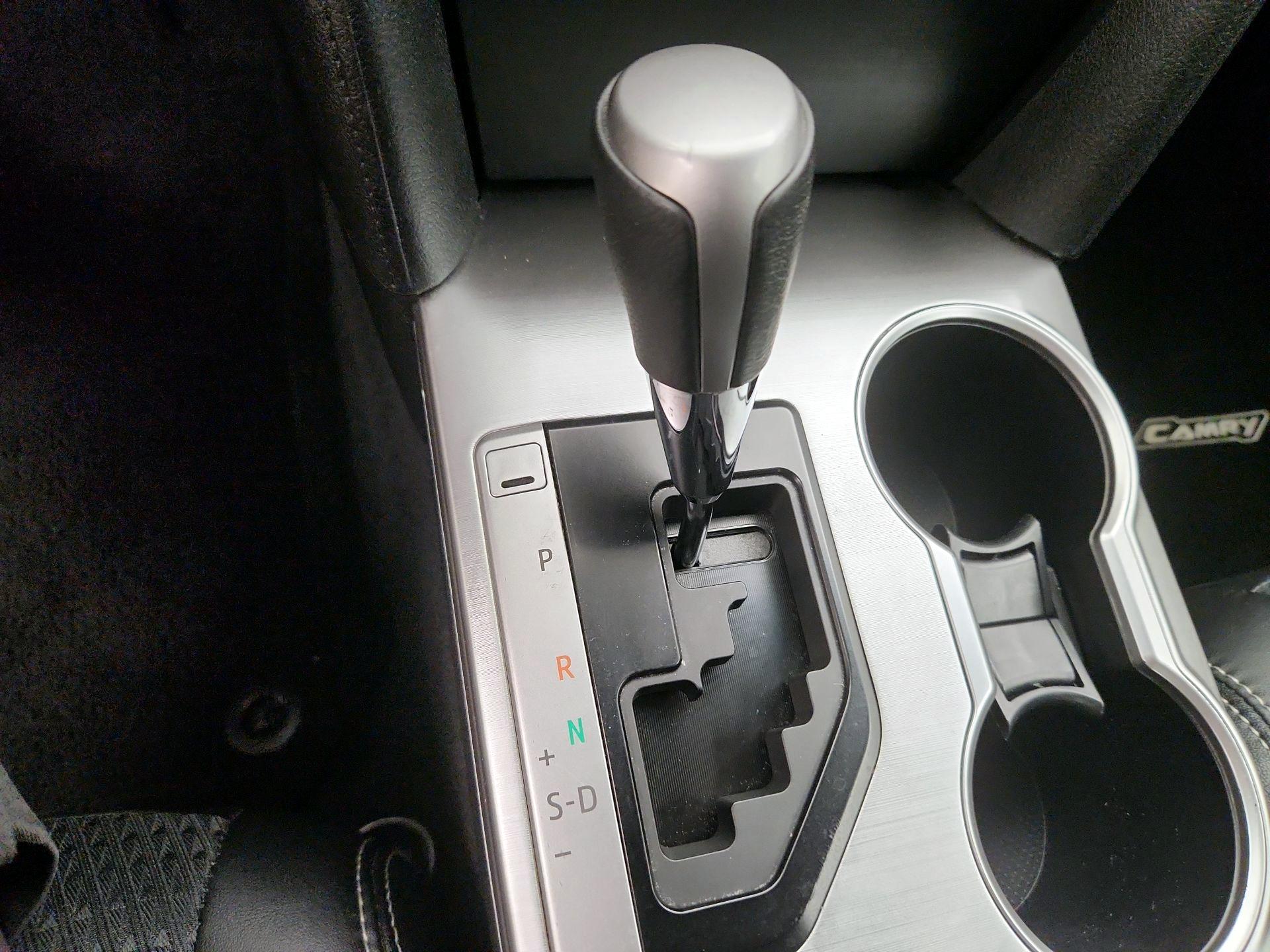 Thumbnail: 2014 Toyota Camry - 16