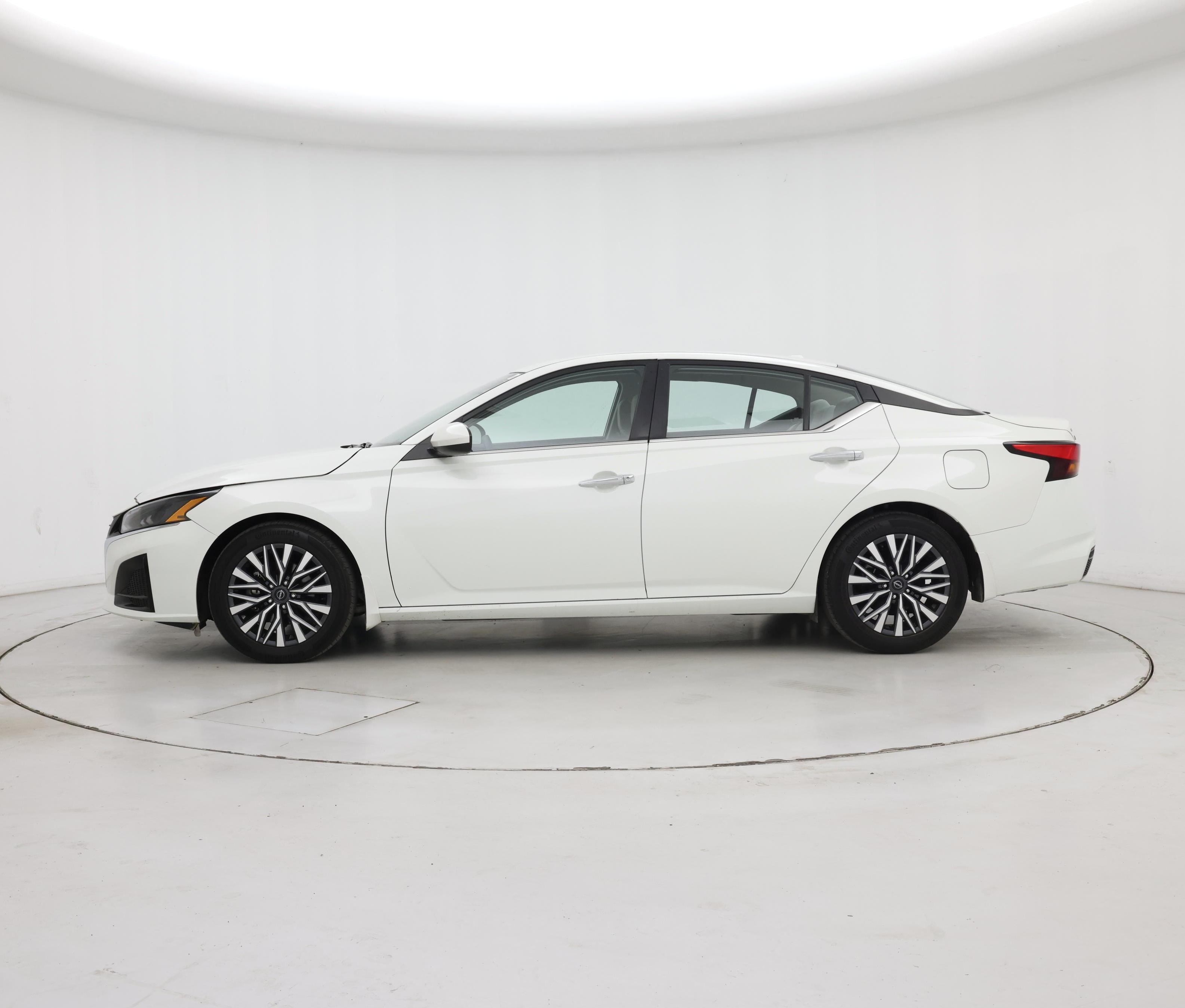 Thumbnail: 2023 Nissan Altima - 3