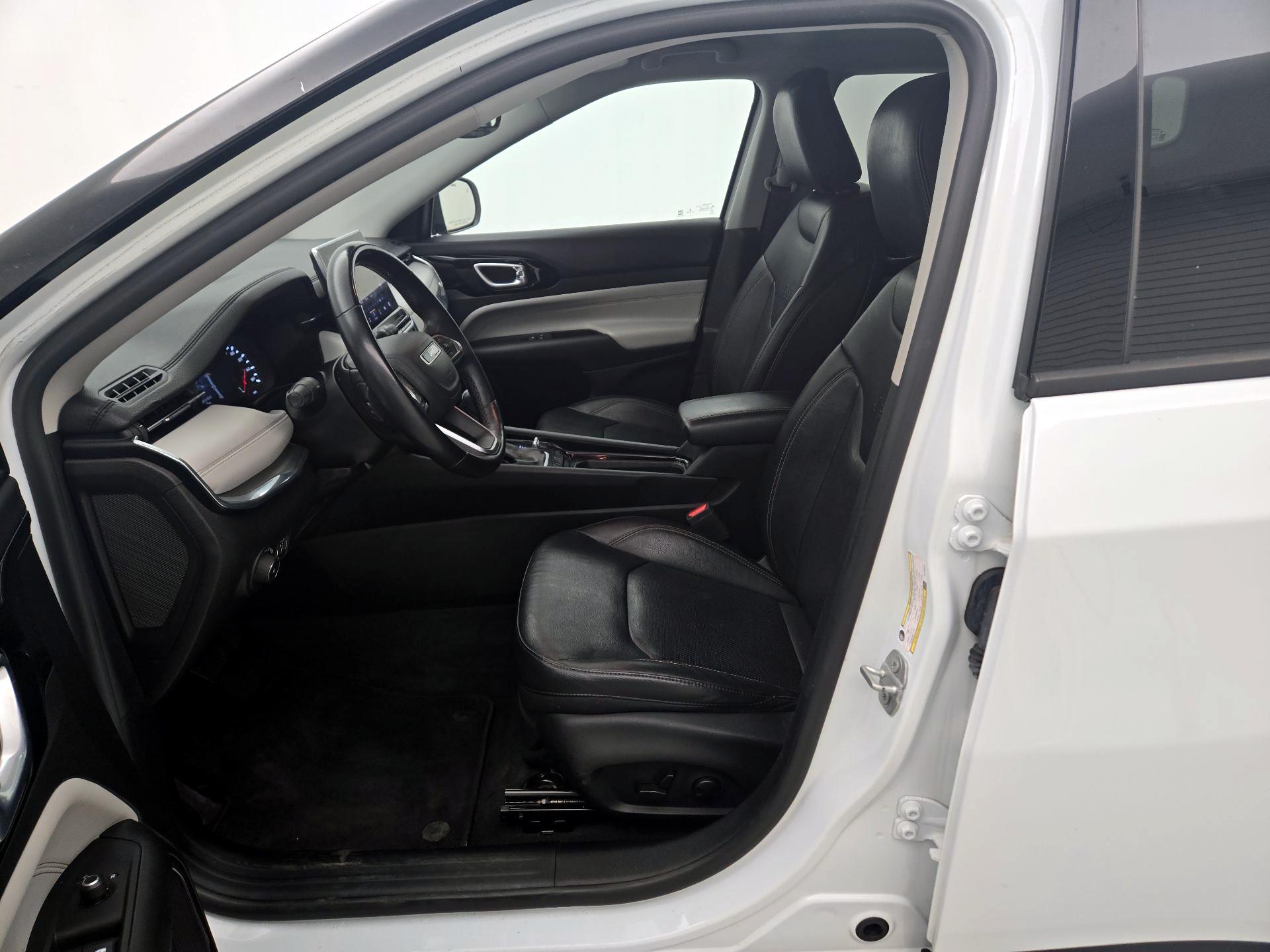 Thumbnail: 2022 Jeep Compass - 11
