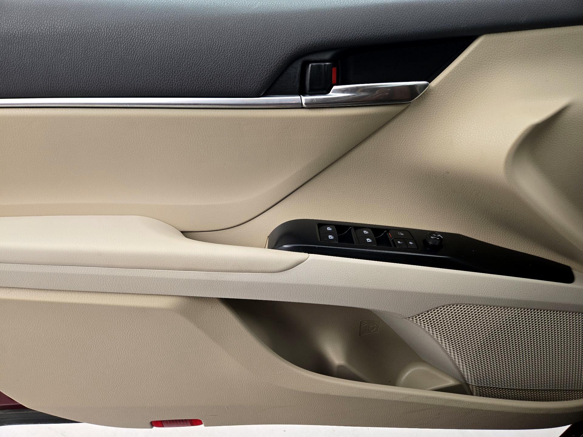 Thumbnail: 2020 Toyota Camry - 12
