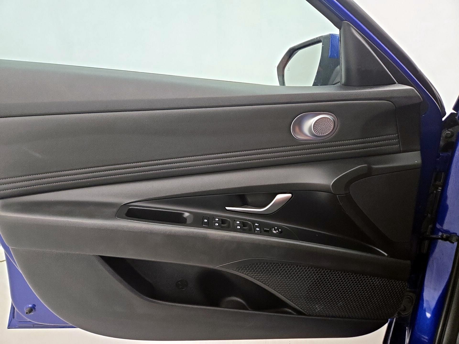Thumbnail: 2023 Hyundai Elantra - 12