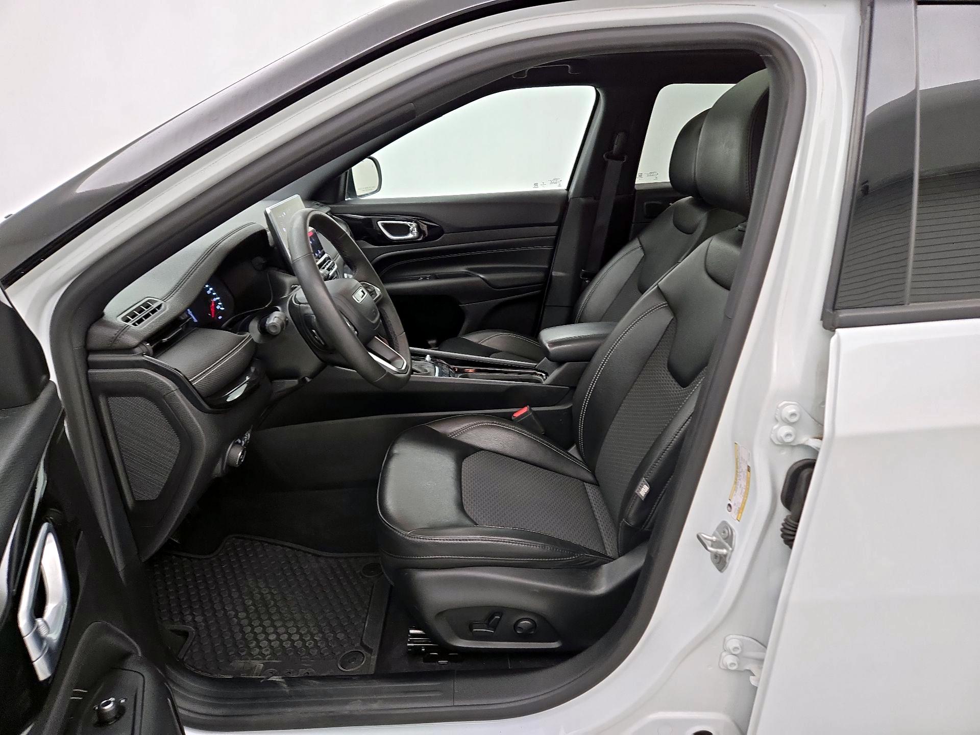 Thumbnail: 2023 Jeep Compass - 11