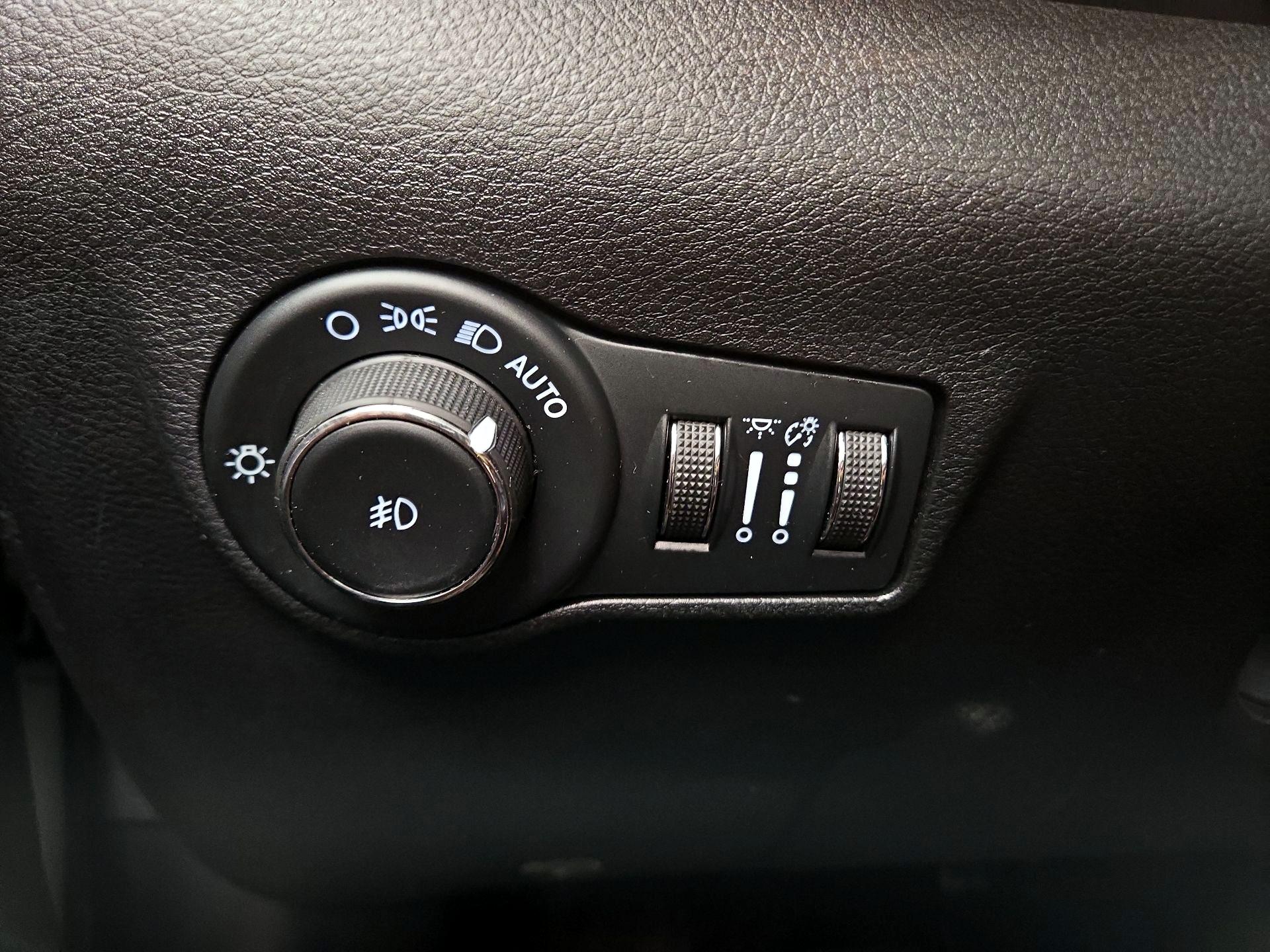 Thumbnail: 2023 Jeep Compass - 13