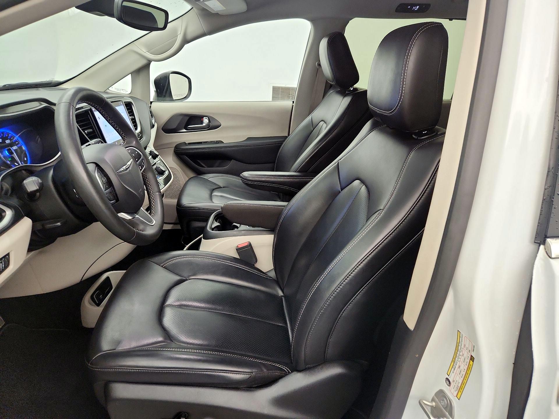 Thumbnail: 2023 Chrysler Pacifica - 11