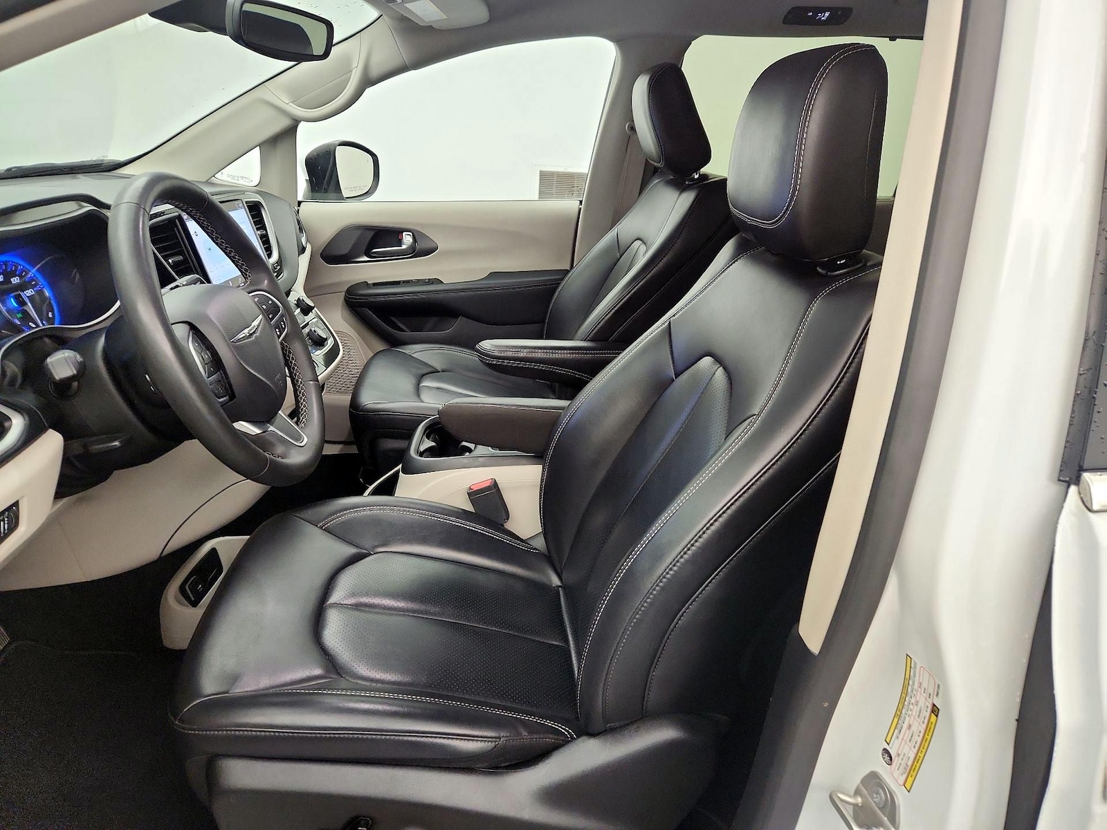 2023 Chrysler Pacifica Touring L - Photo 7