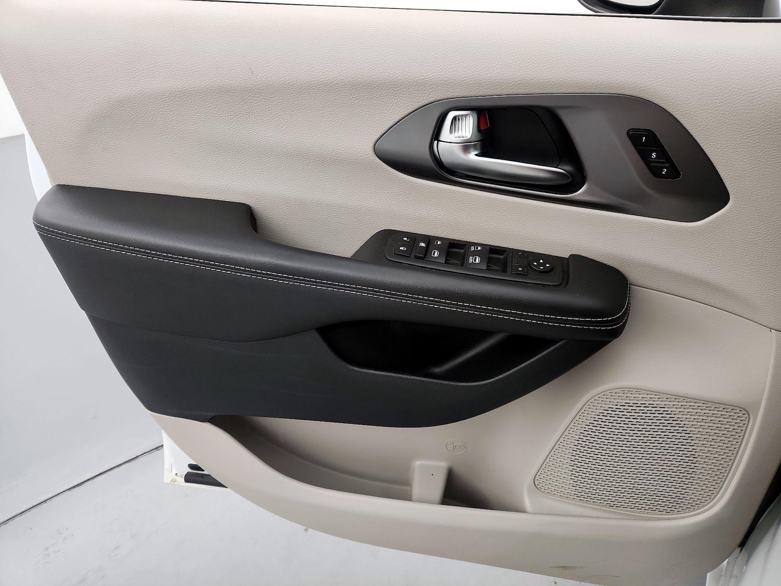2023 Chrysler Pacifica Touring L - Photo 8