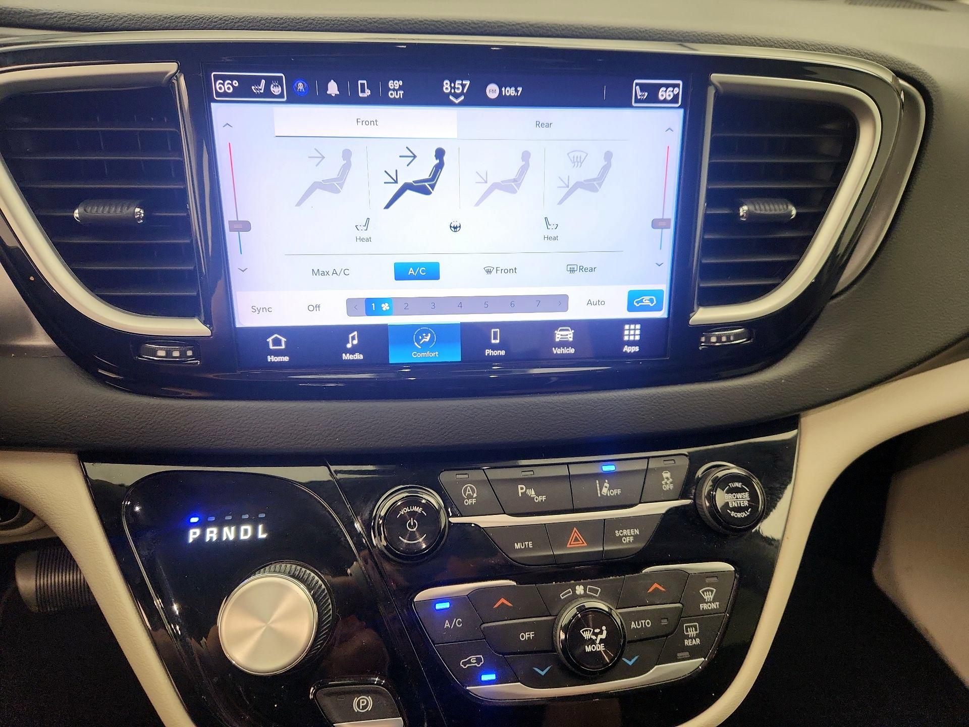 Thumbnail: 2023 Chrysler Pacifica - 16