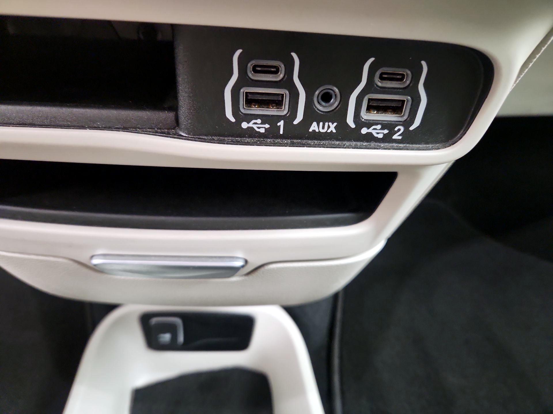 Thumbnail: 2023 Chrysler Pacifica - 18