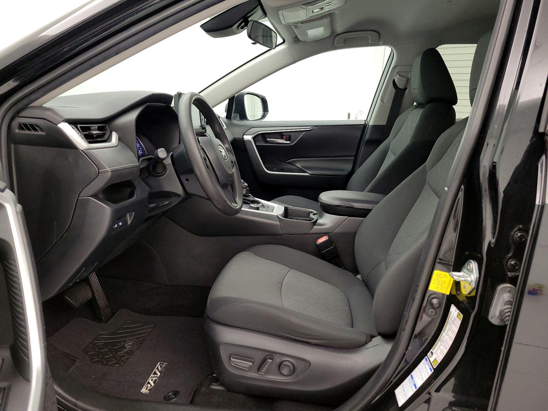 Thumbnail: 2020 Toyota RAV4 - 11