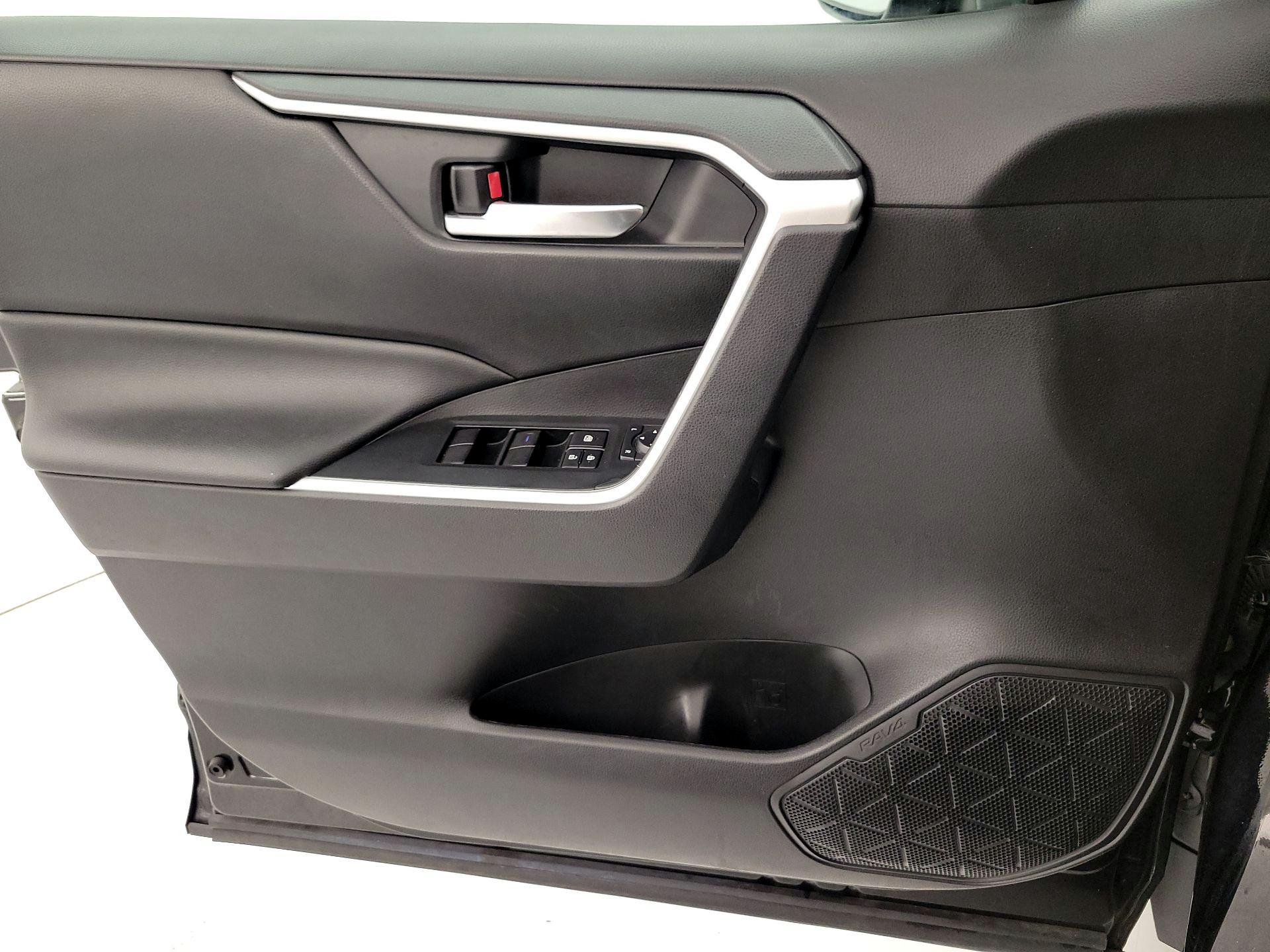 Thumbnail: 2020 Toyota RAV4 - 12